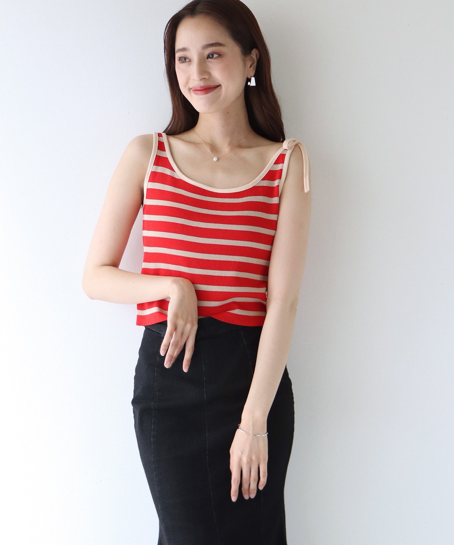 어깨 리본 테두리 캐미솔