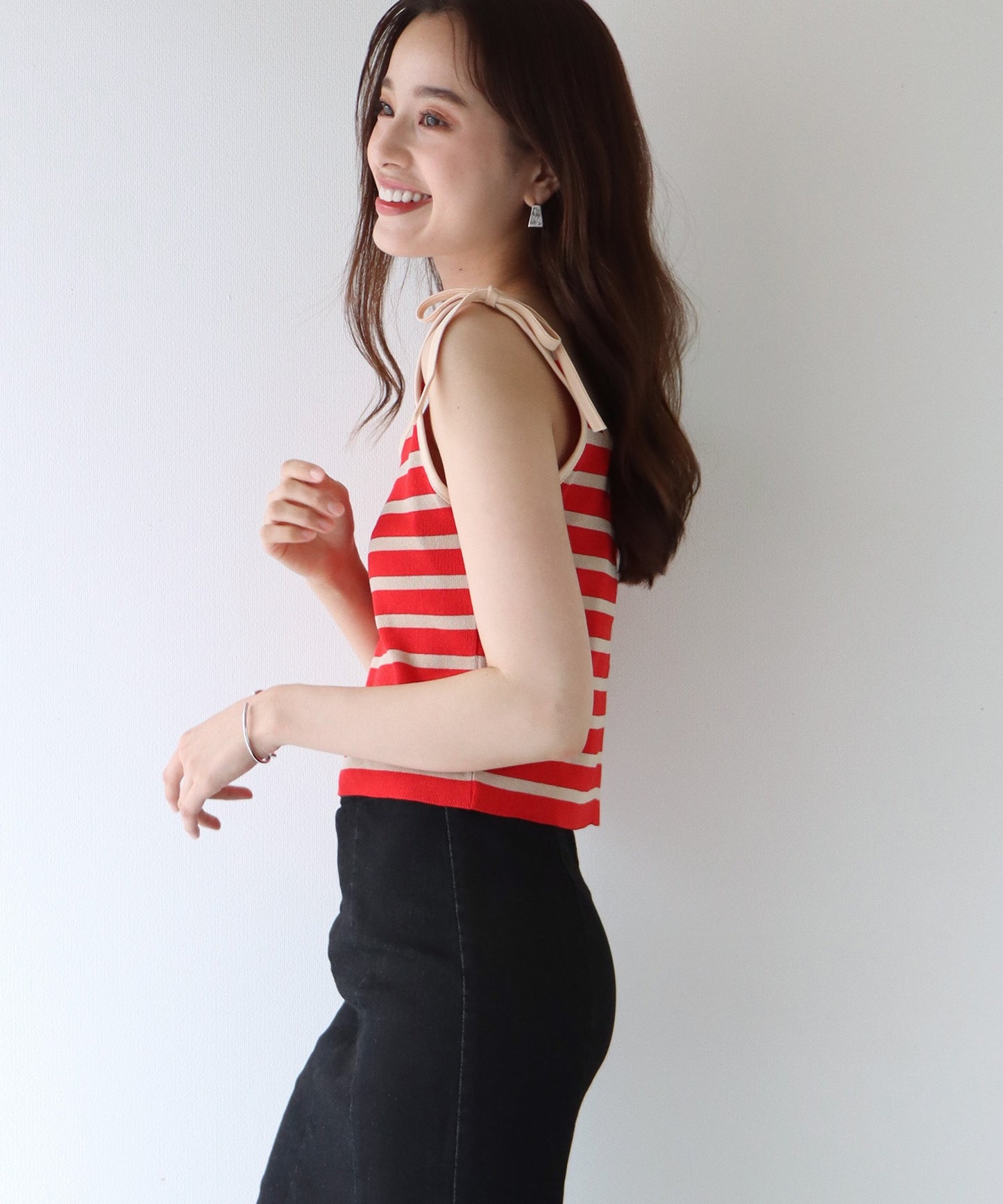 어깨 리본 테두리 캐미솔