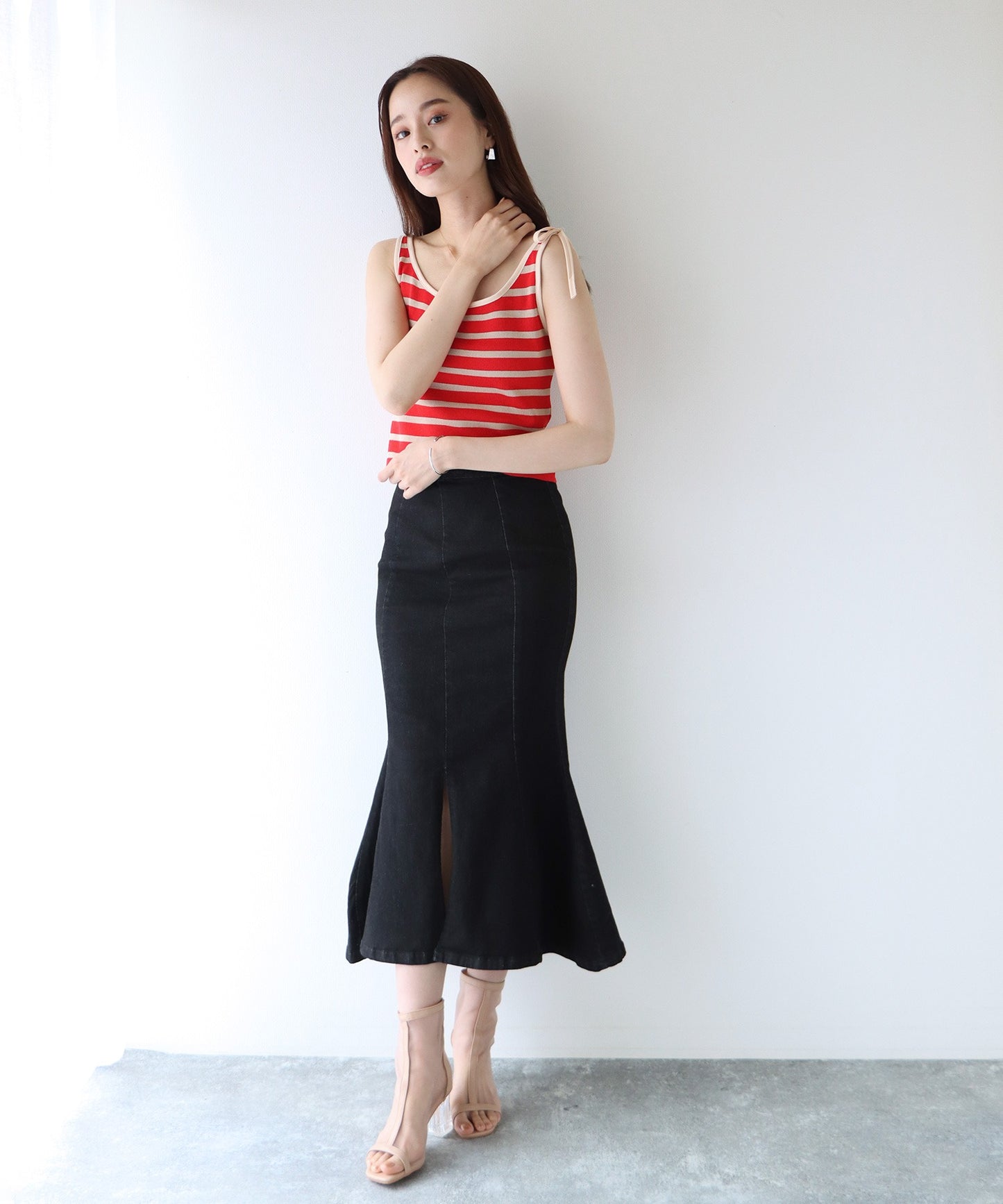 어깨 리본 테두리 캐미솔