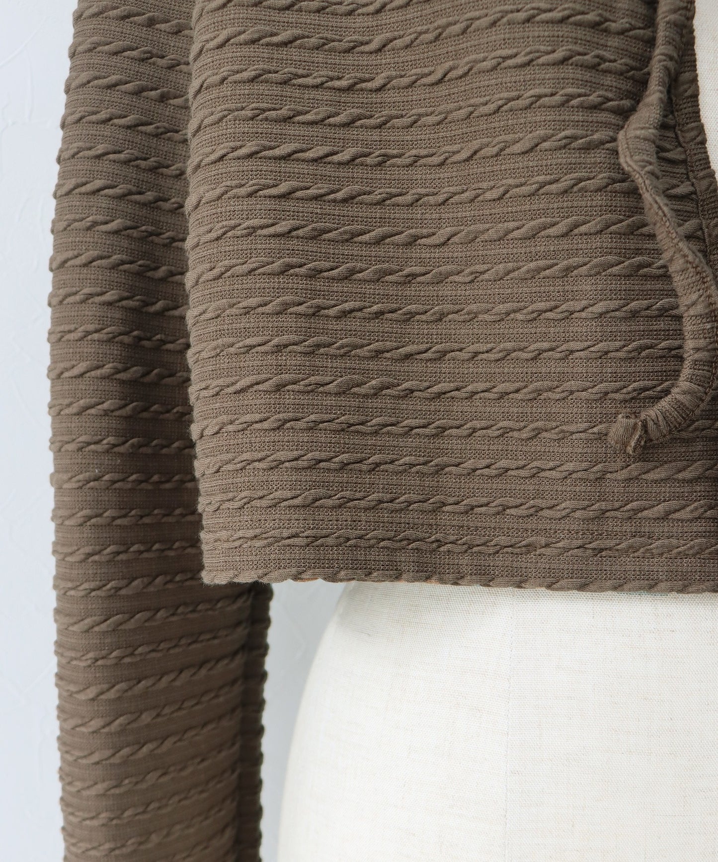 케이블 무늬 리본 가디건