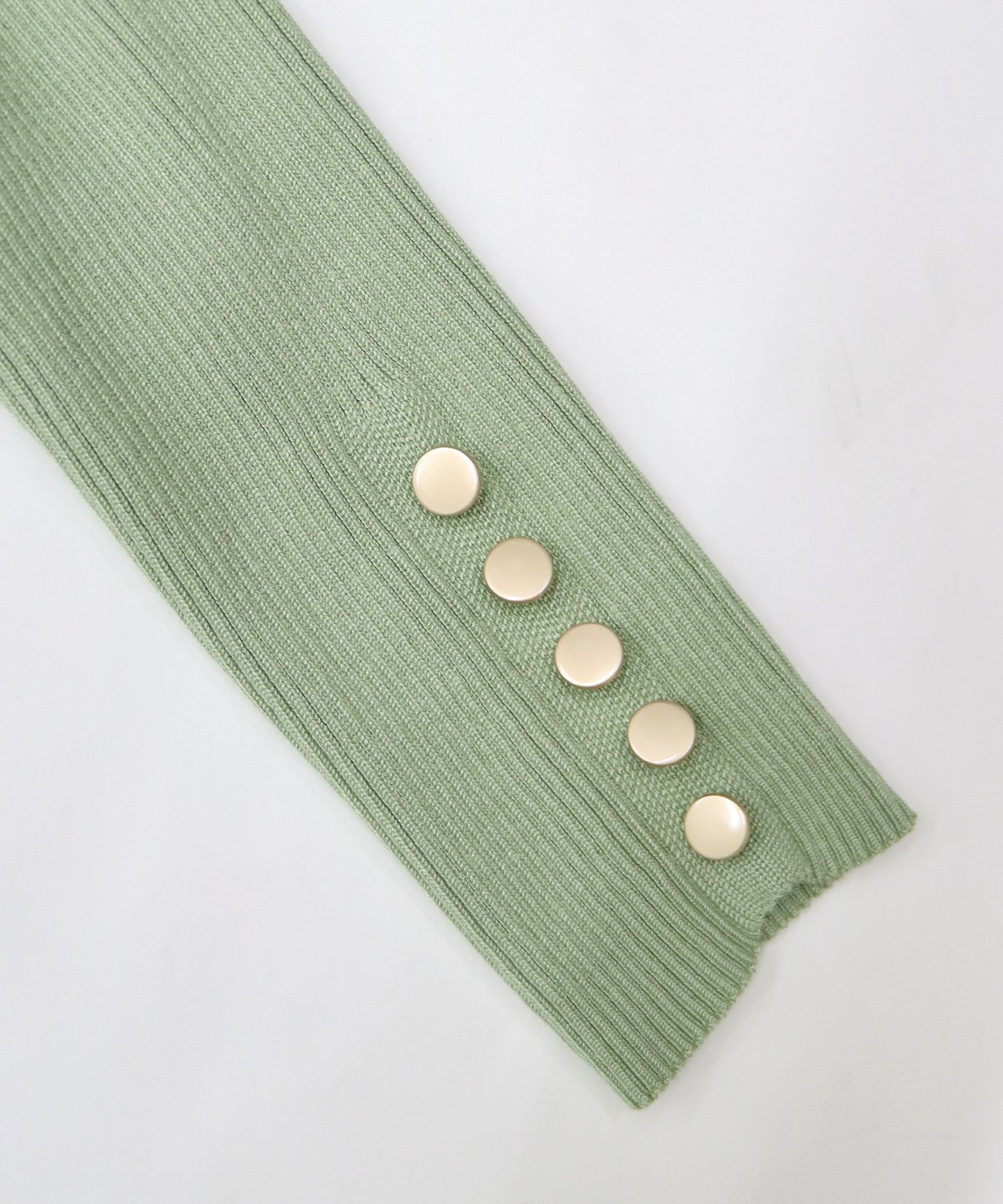 【SALE】金釦付きVネックリブニット