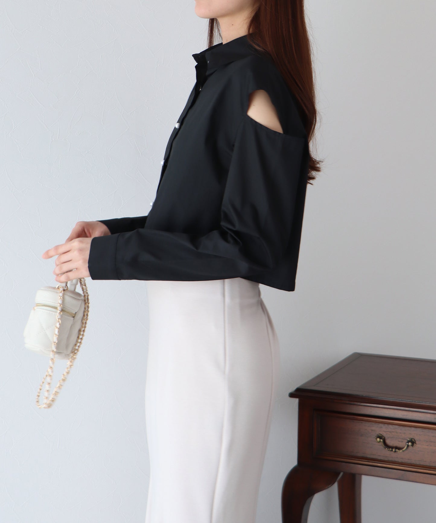【SALE】ショート丈肩開きデザインシャツ【ネコポス】