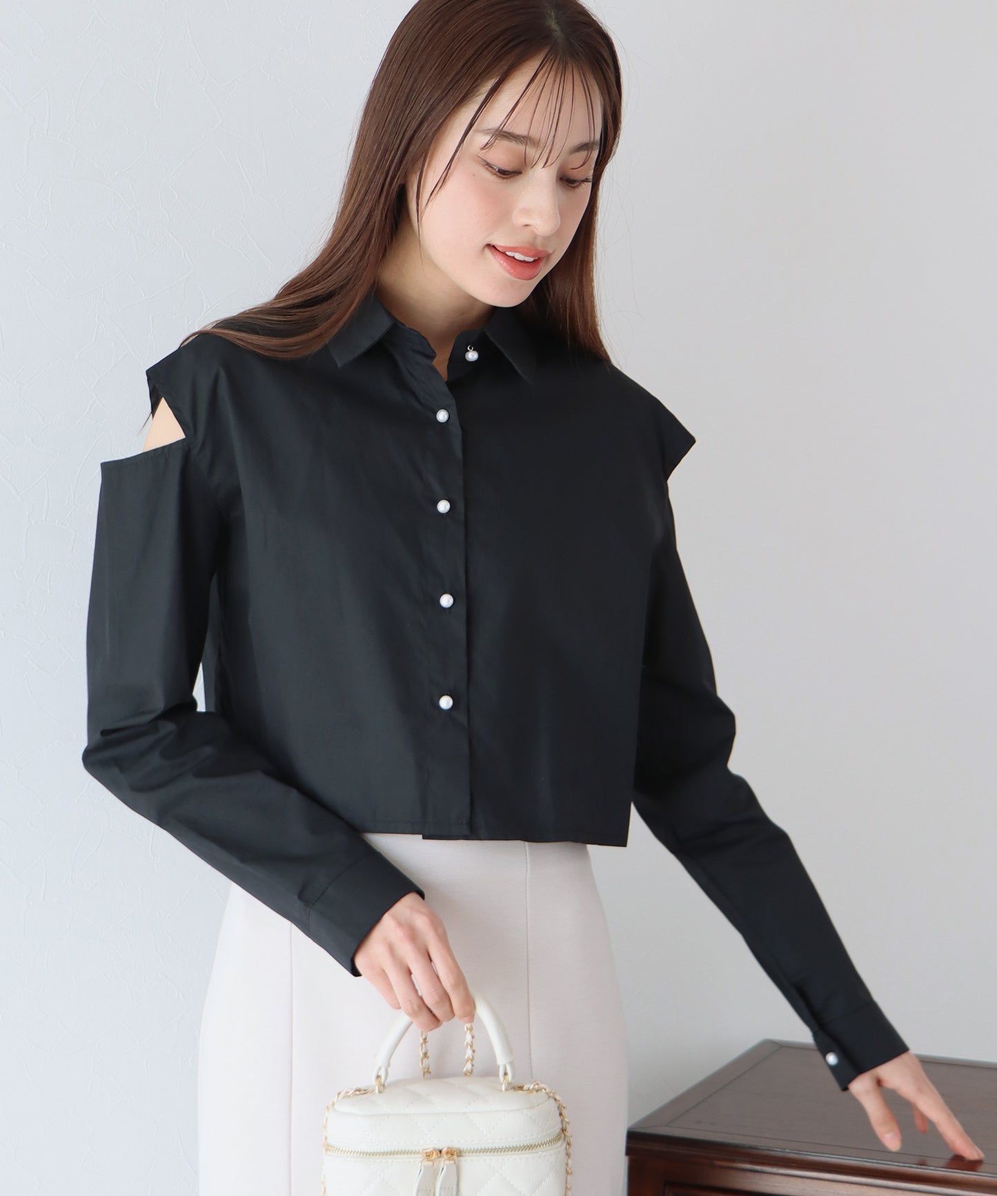 【SALE】ショート丈肩開きデザインシャツ【ネコポス】
