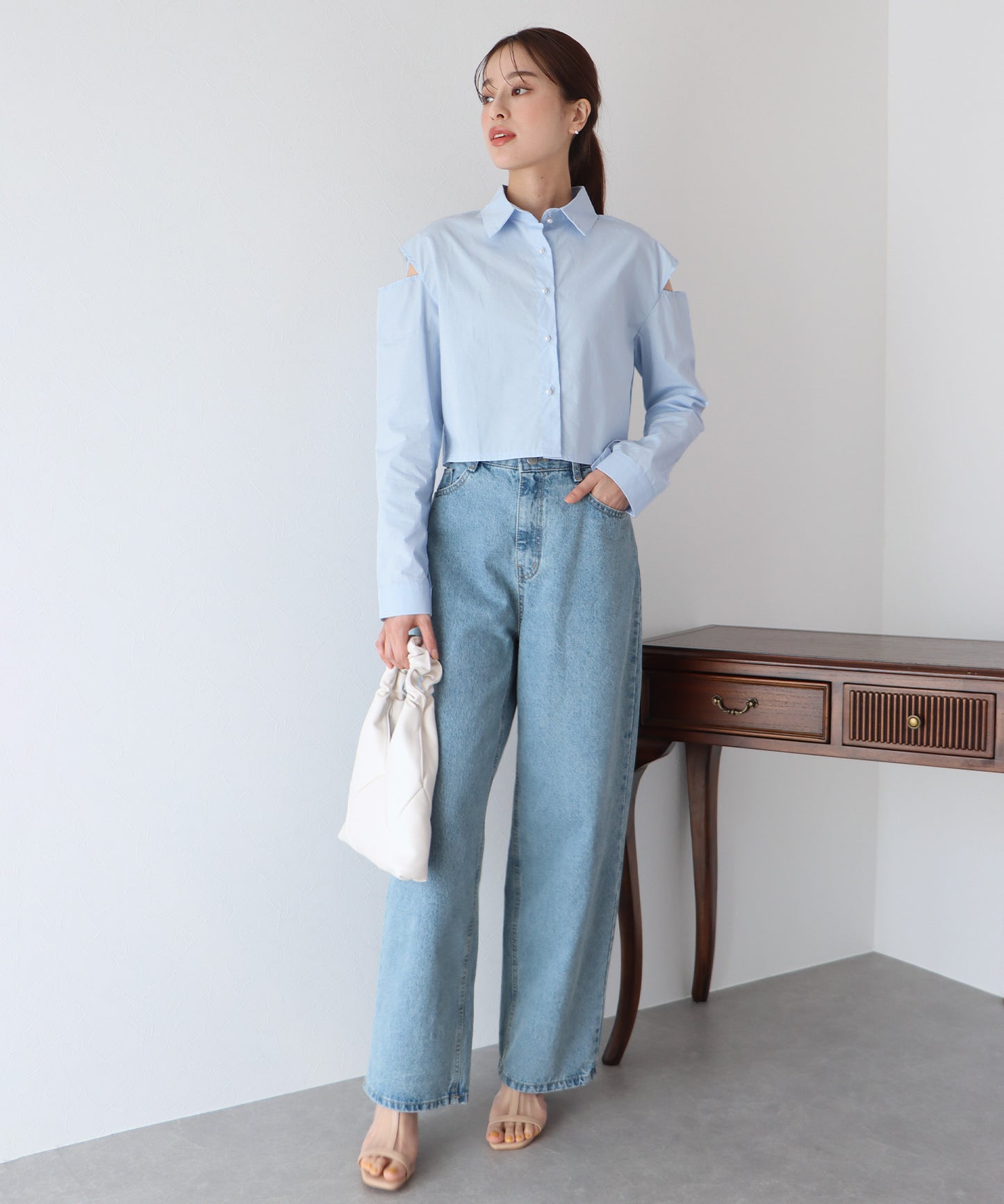 【SALE】ショート丈肩開きデザインシャツ【ネコポス】
