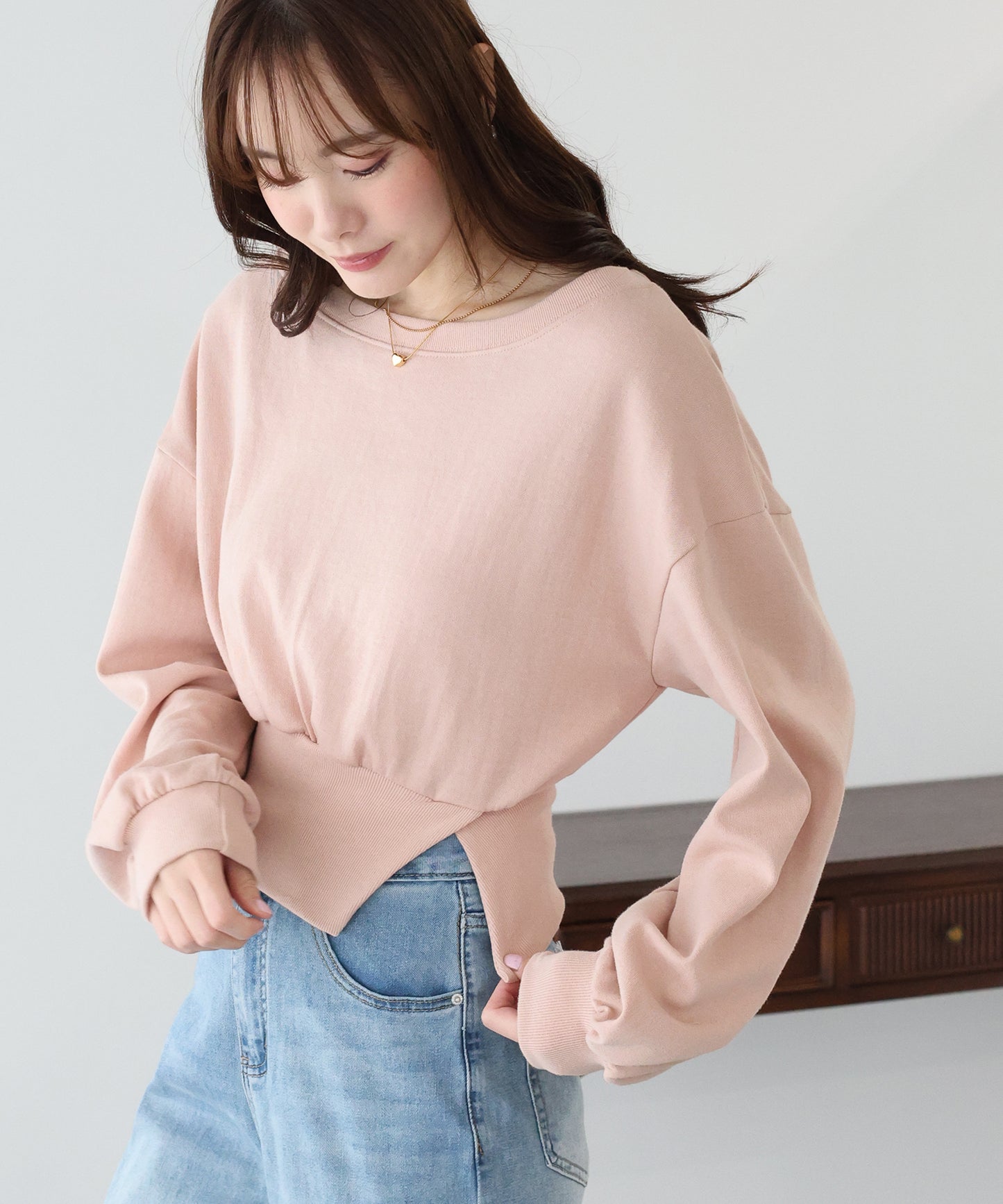 オフショルダースウェット