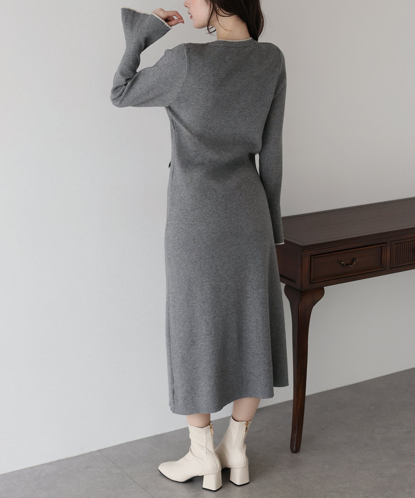 金ボタンニットワンピース