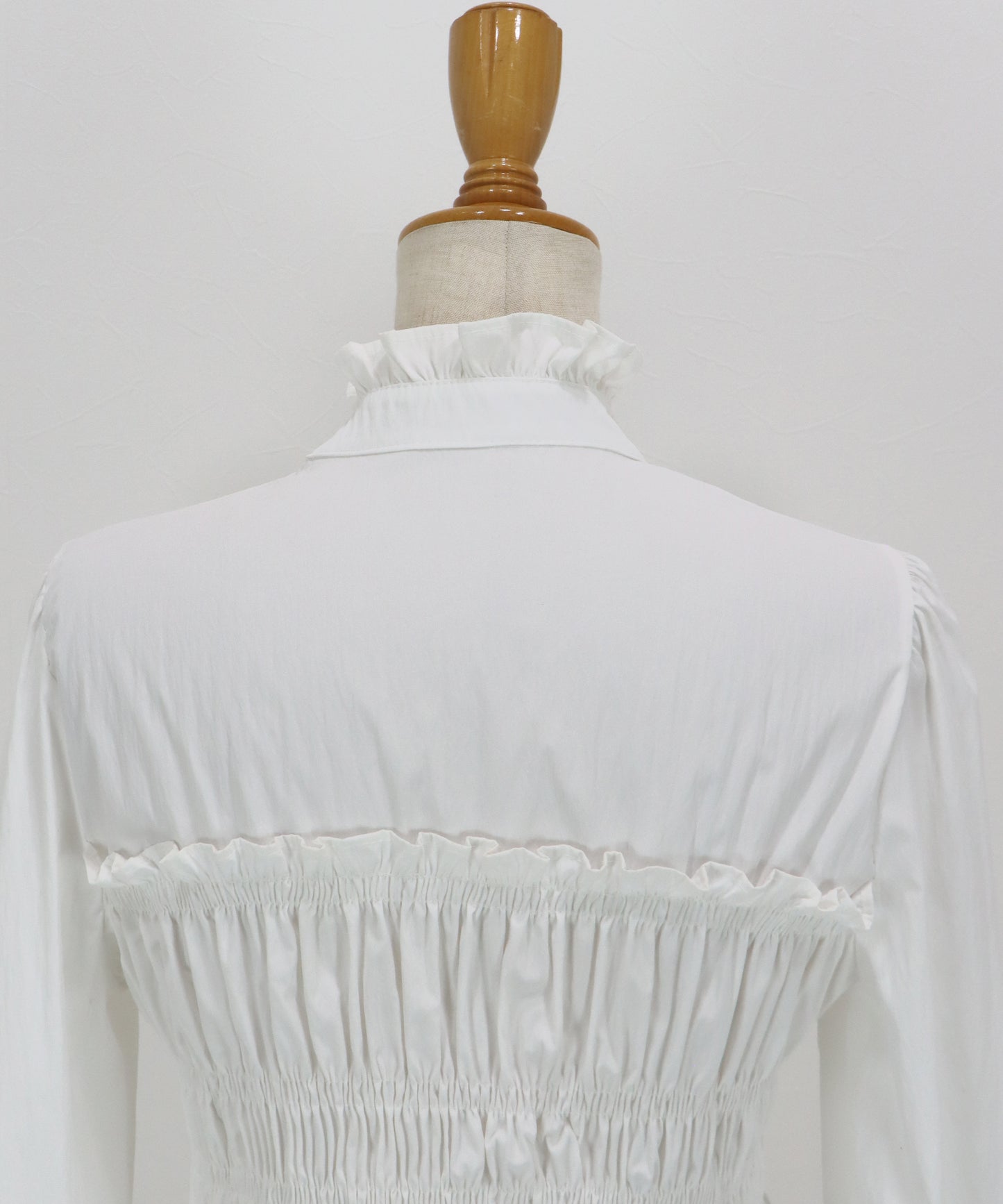 フリルネックシャーリングブラウス【ネコポス】