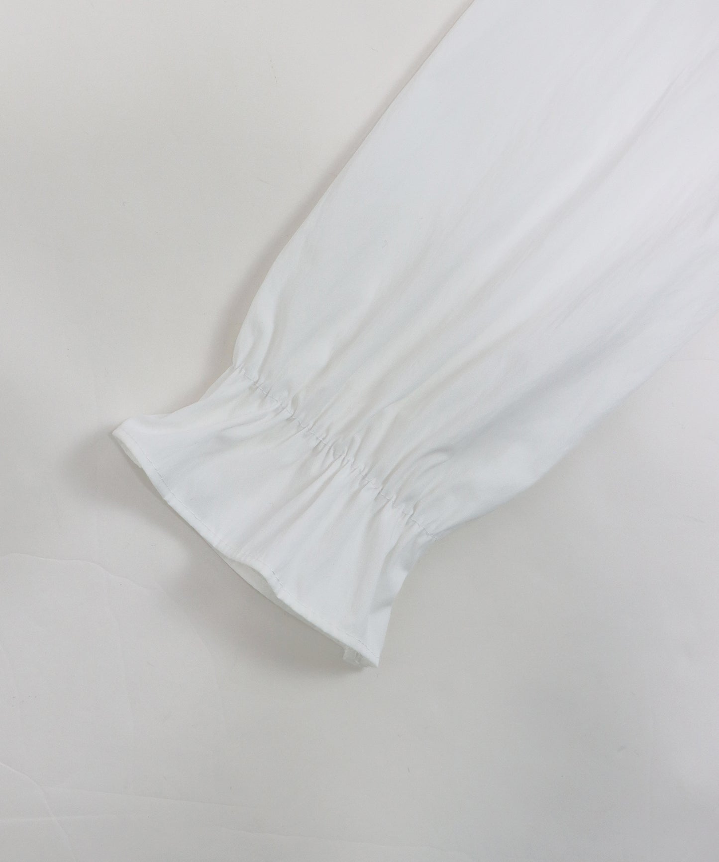 フリルネックシャーリングブラウス【ネコポス】