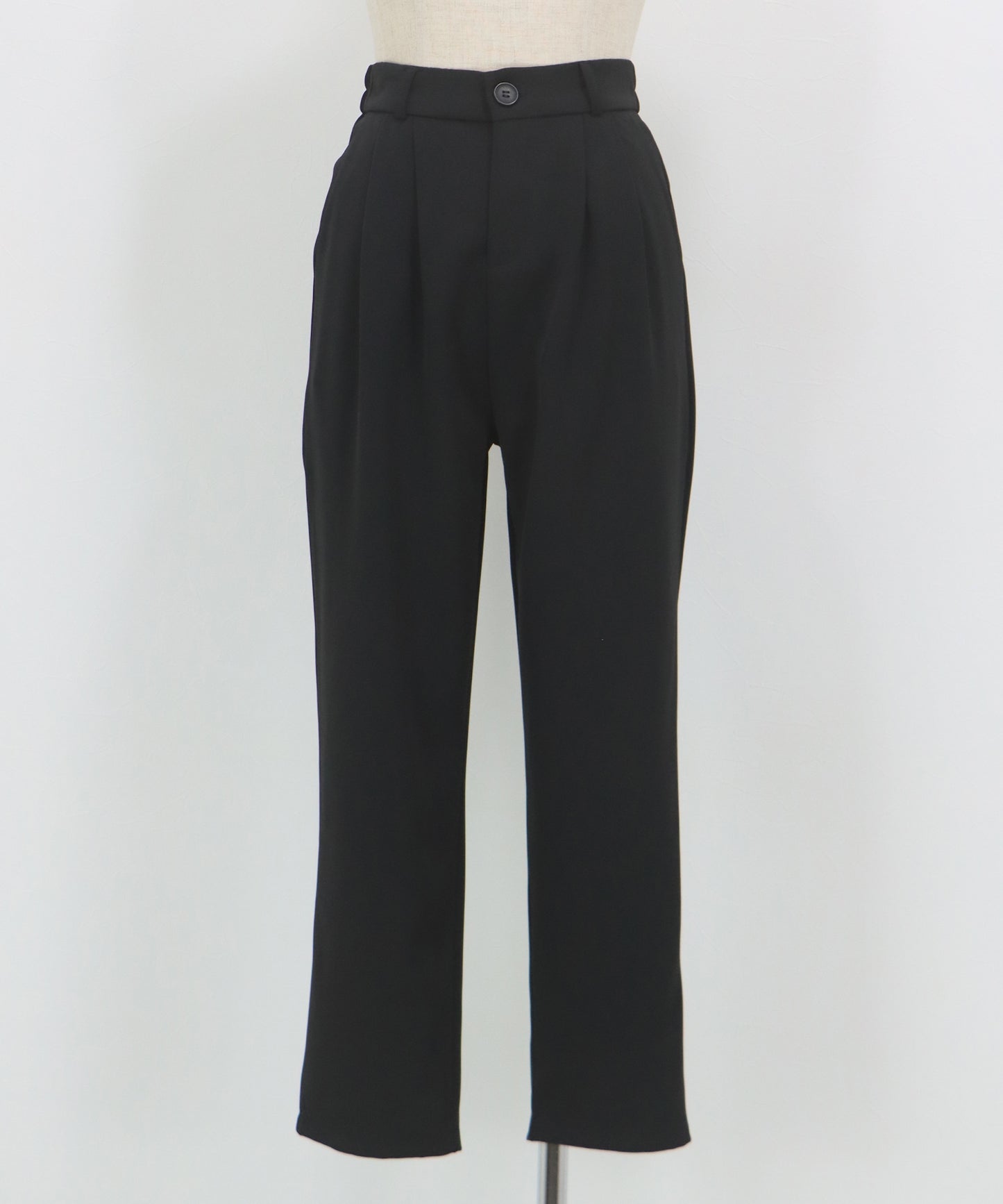 スリムテーパードパンツ