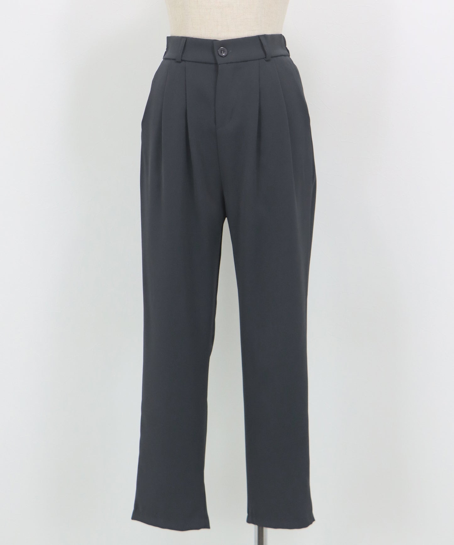 スリムテーパードパンツ