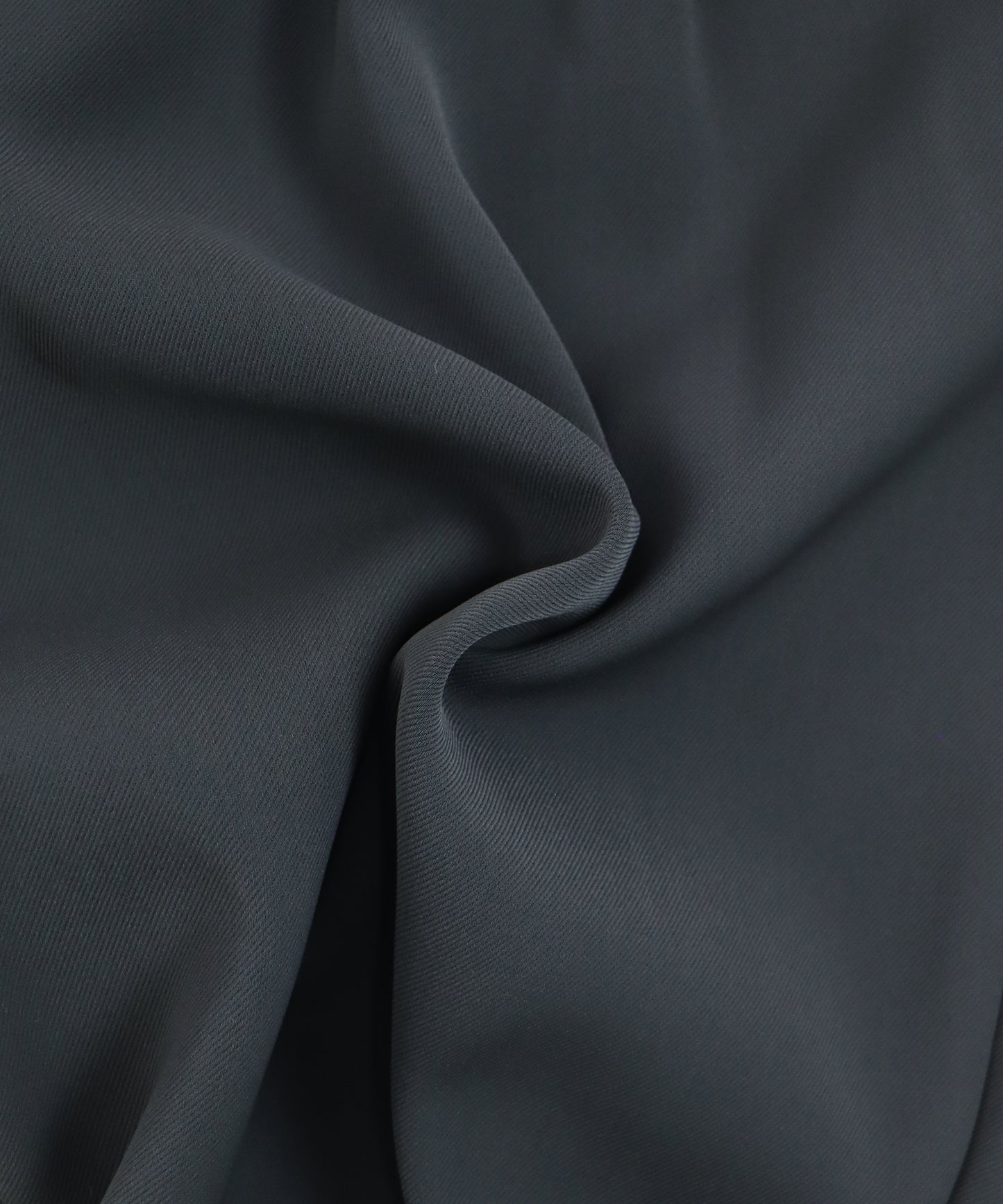 スリムテーパードパンツ