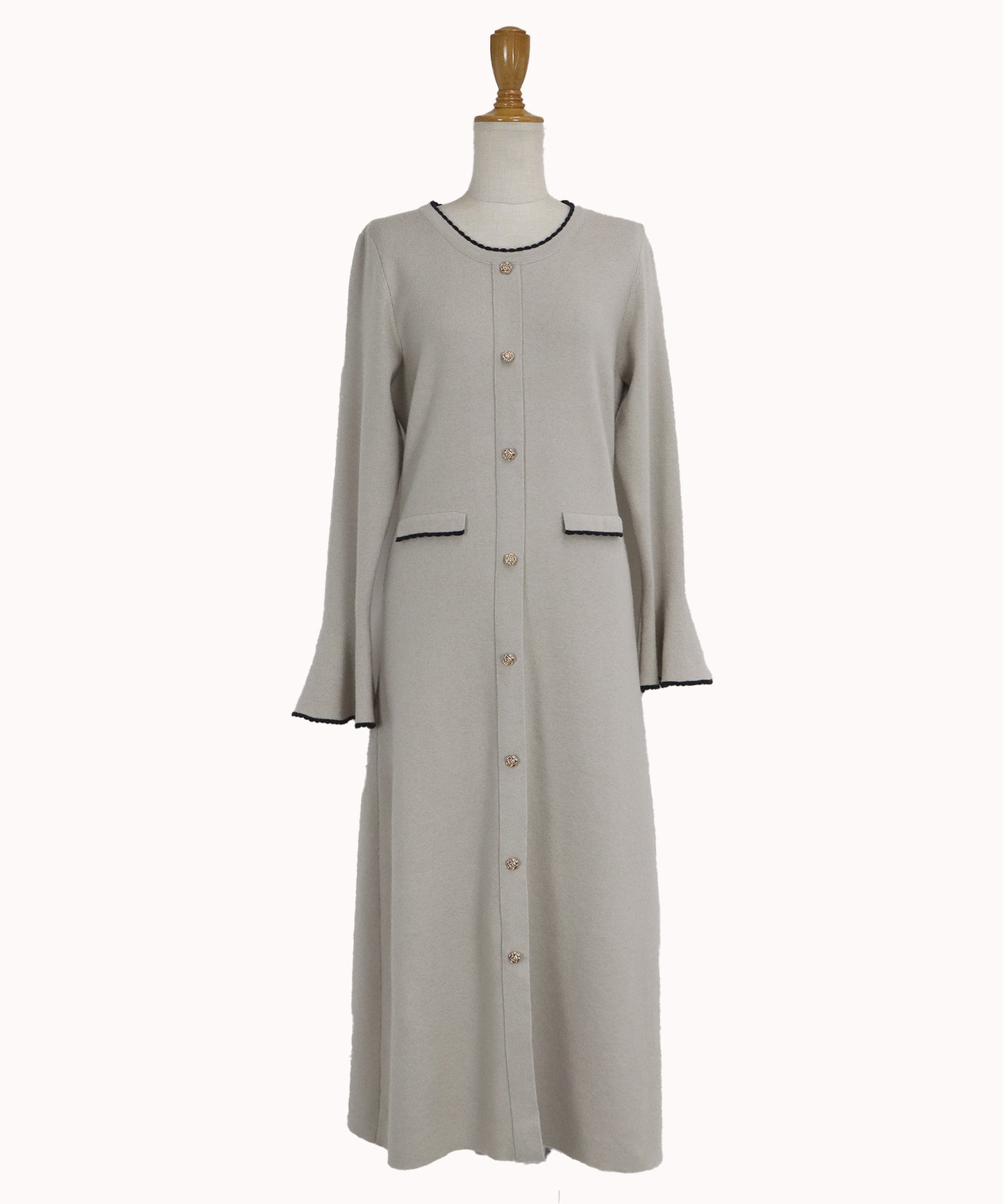 金ボタンニットワンピース