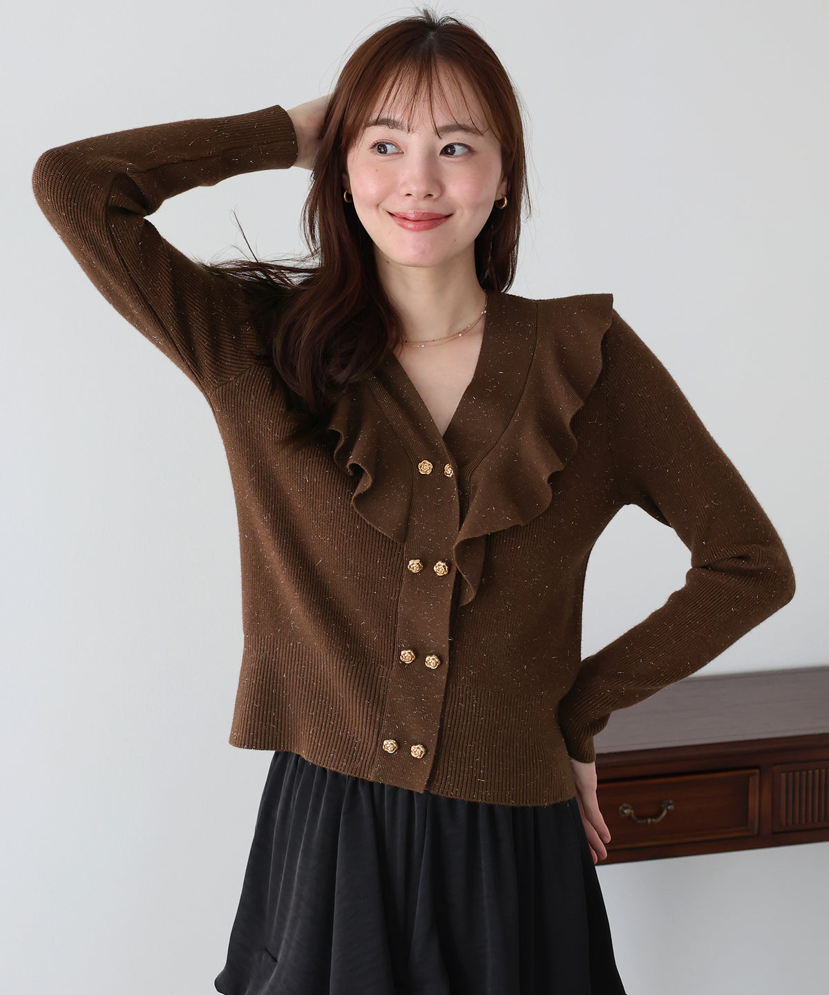 【早割5％OFF】ローズボタンフリルラメニットカーディガン