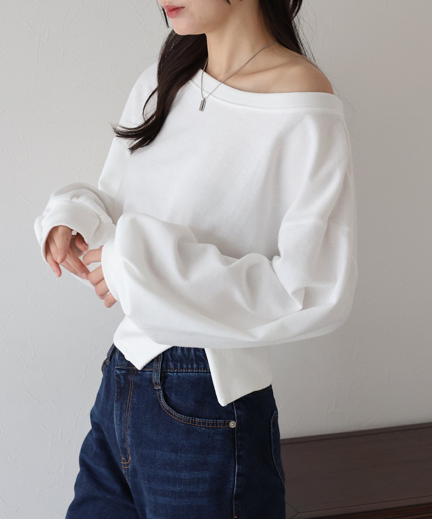 オフショルダースウェット