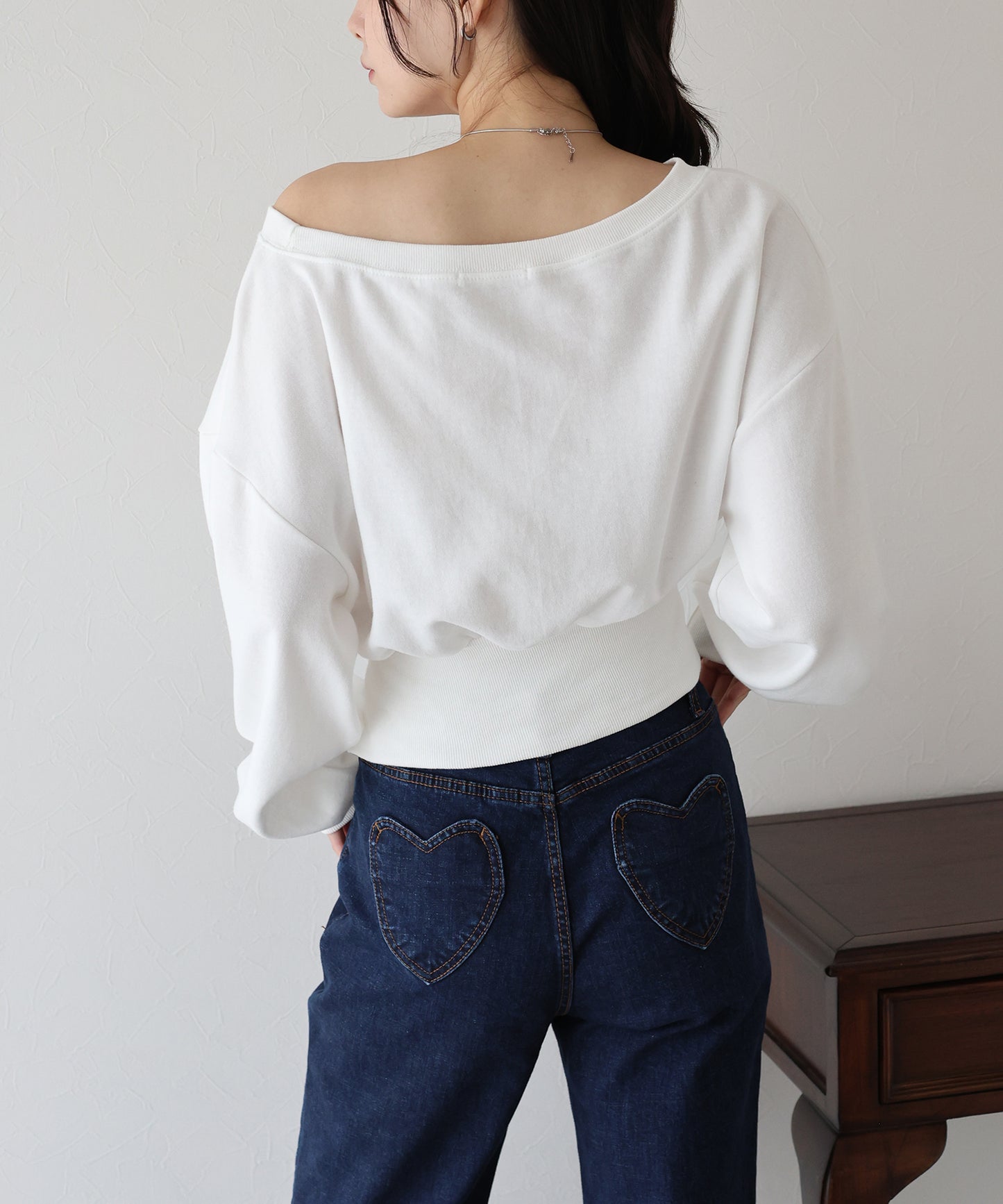 オフショルダースウェット