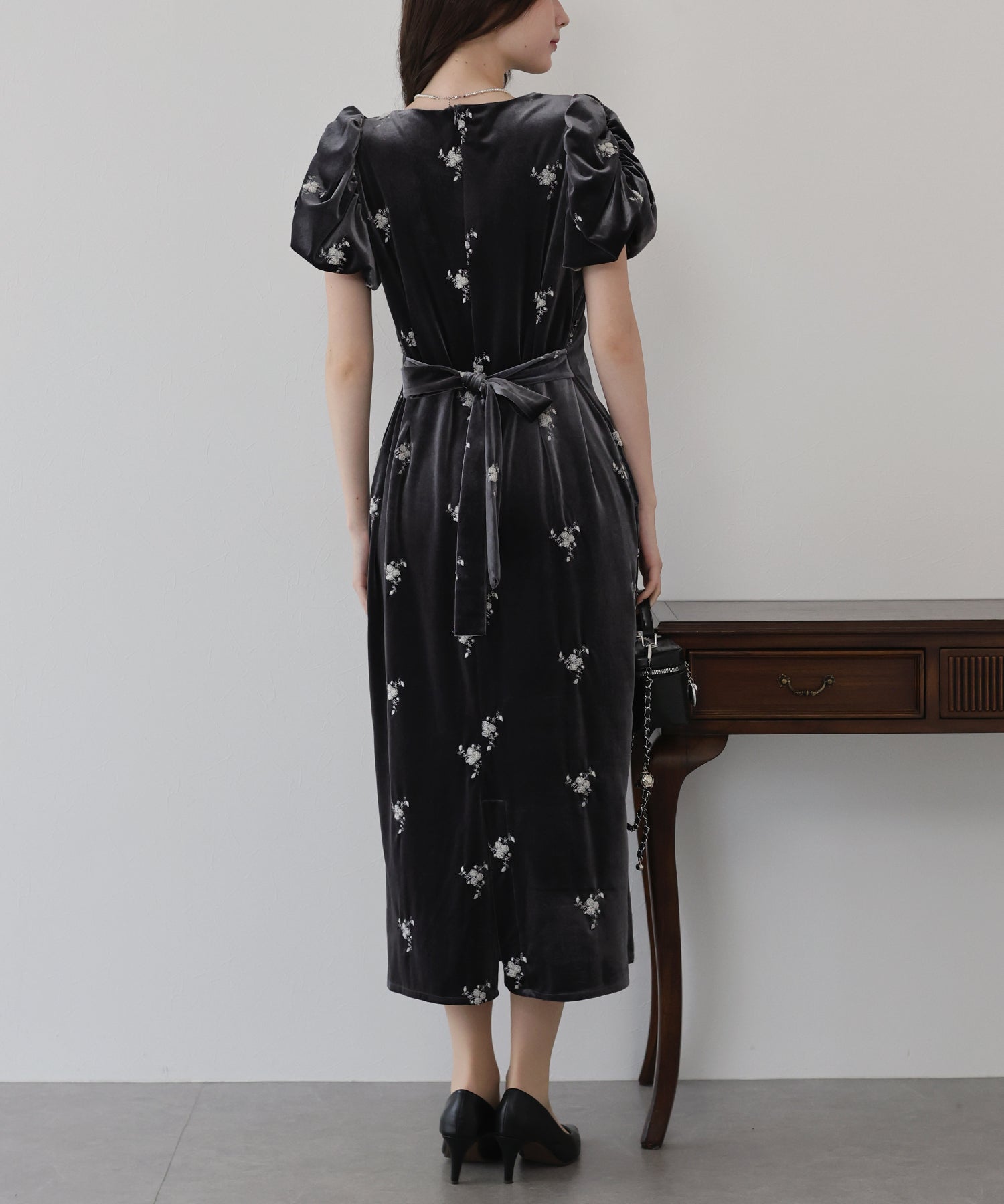 フラワー刺繍ハートネックベロアワンピース – BLUE ONLINE