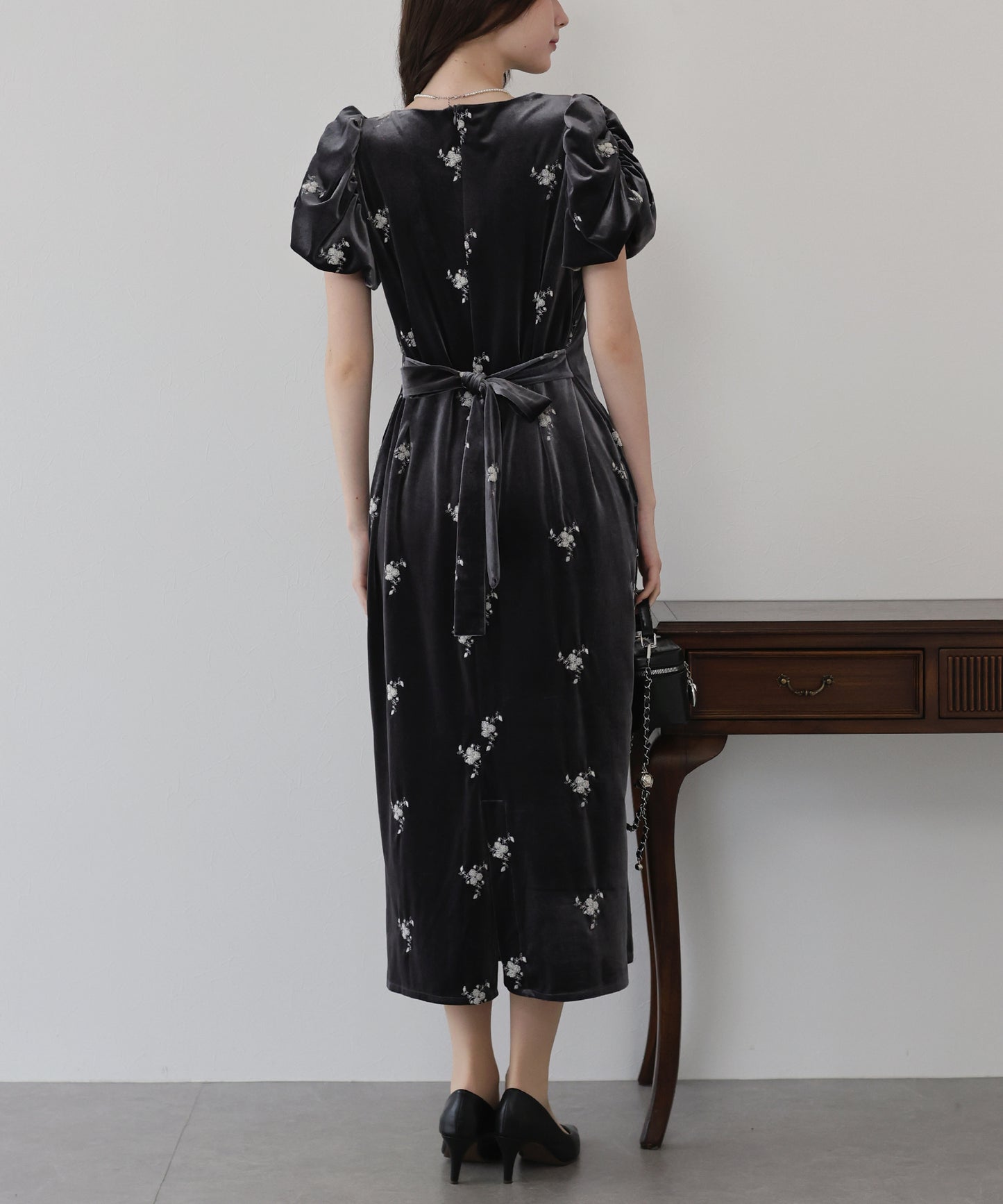 フラワー刺繍ハートネックベロアワンピース