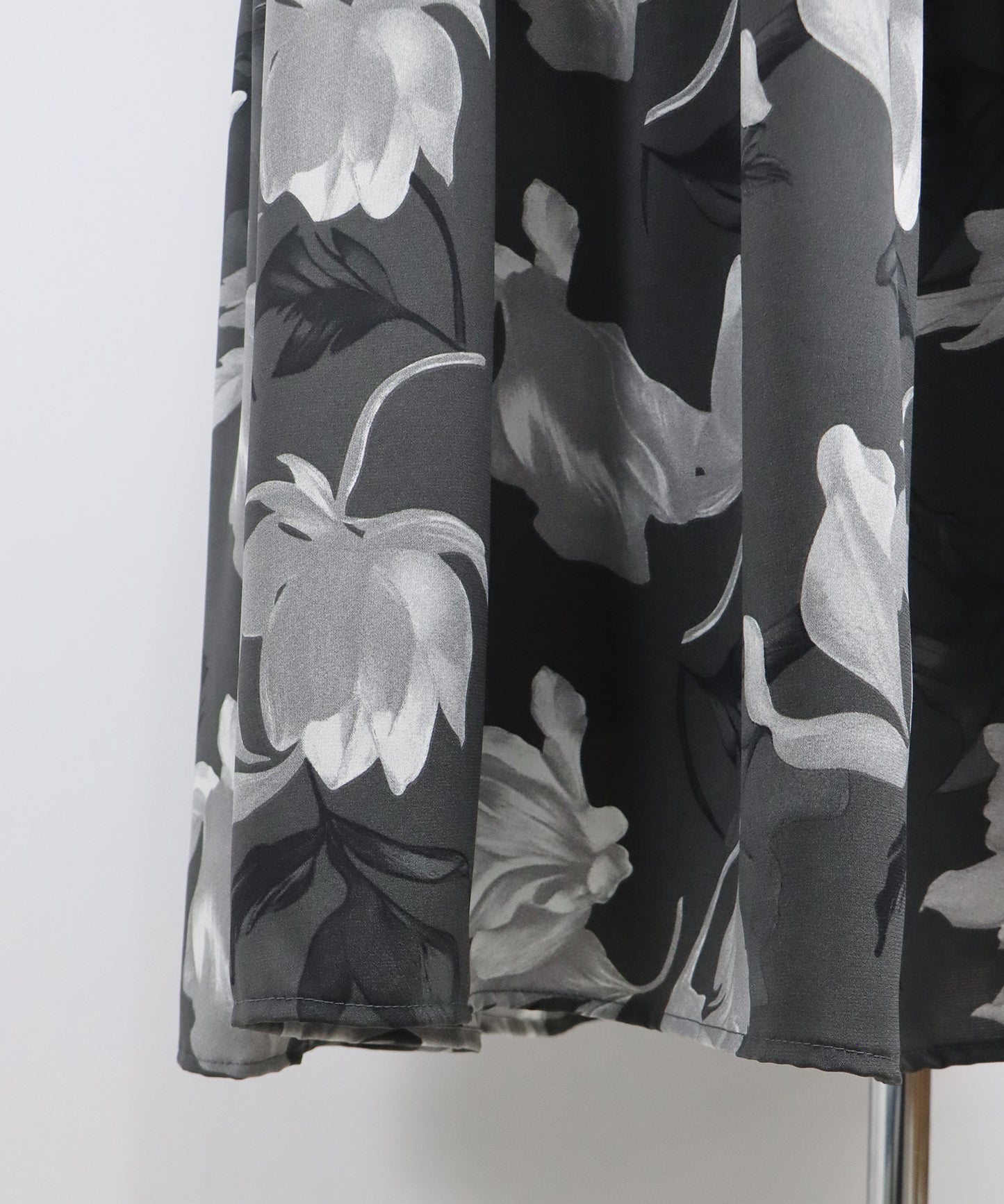 フラワーティアードスカート