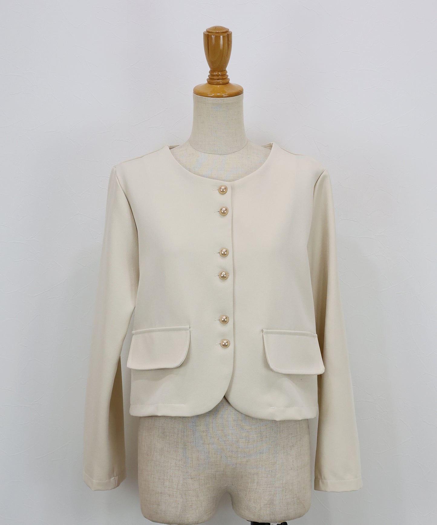 【早割5％OFF】ゴールドボタンノーカラージャケット