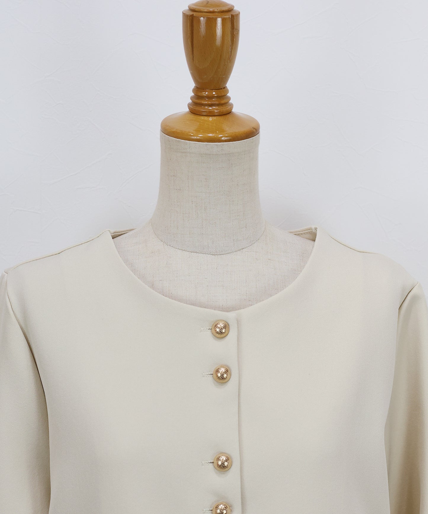 【早割5％OFF】ゴールドボタンノーカラージャケット