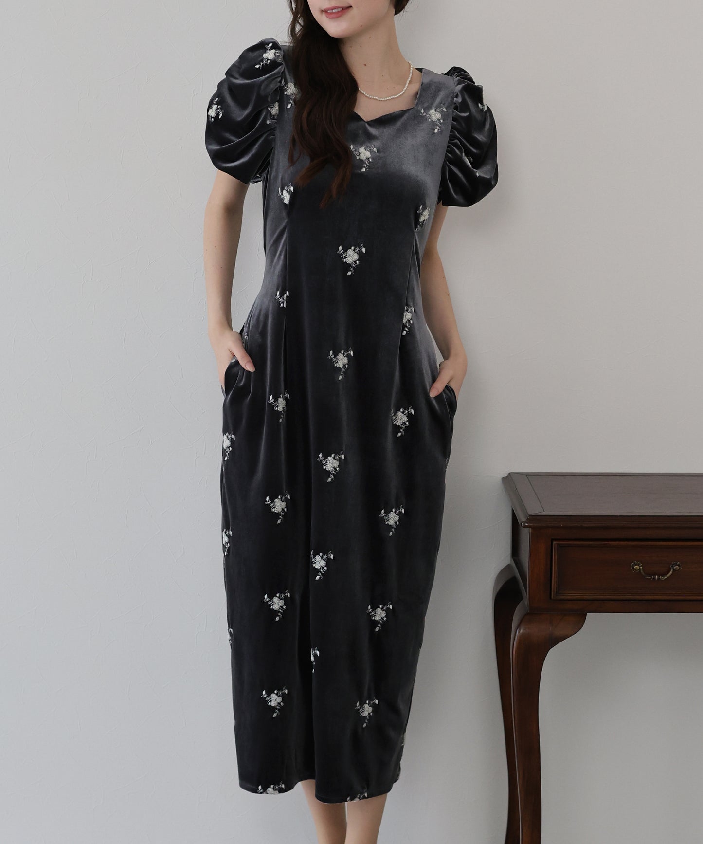 フラワー刺繍ハートネックベロアワンピース