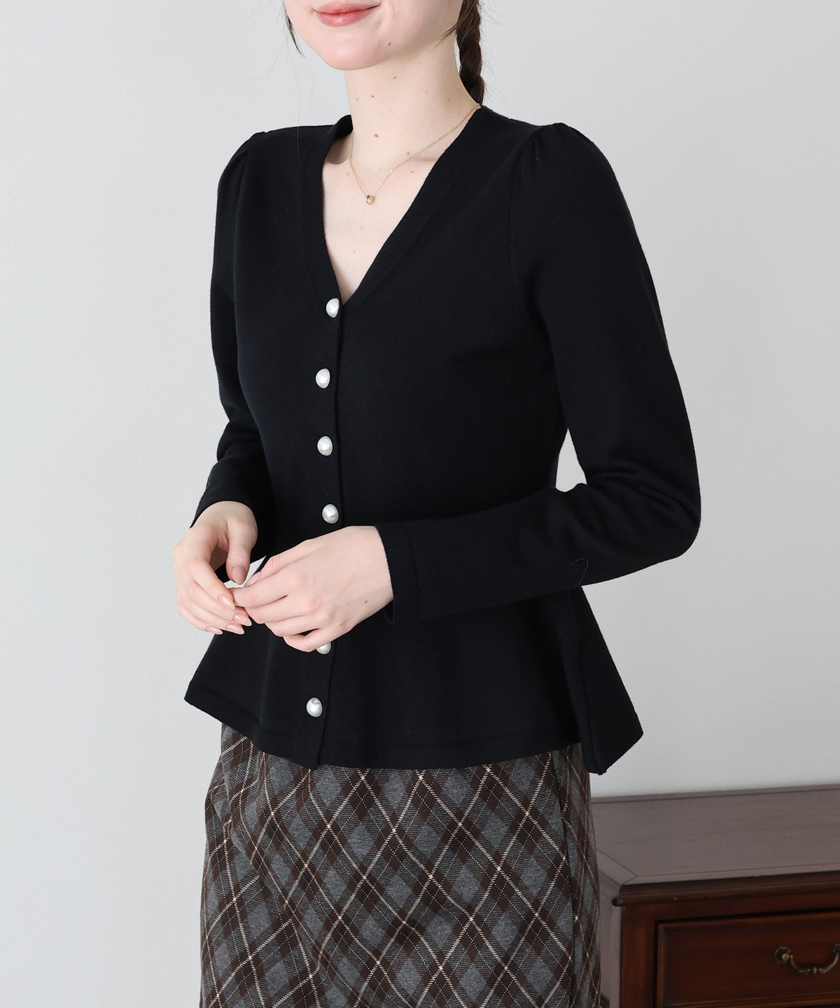 【早割5％OFF】Ｖネックペプラムカーディガン
