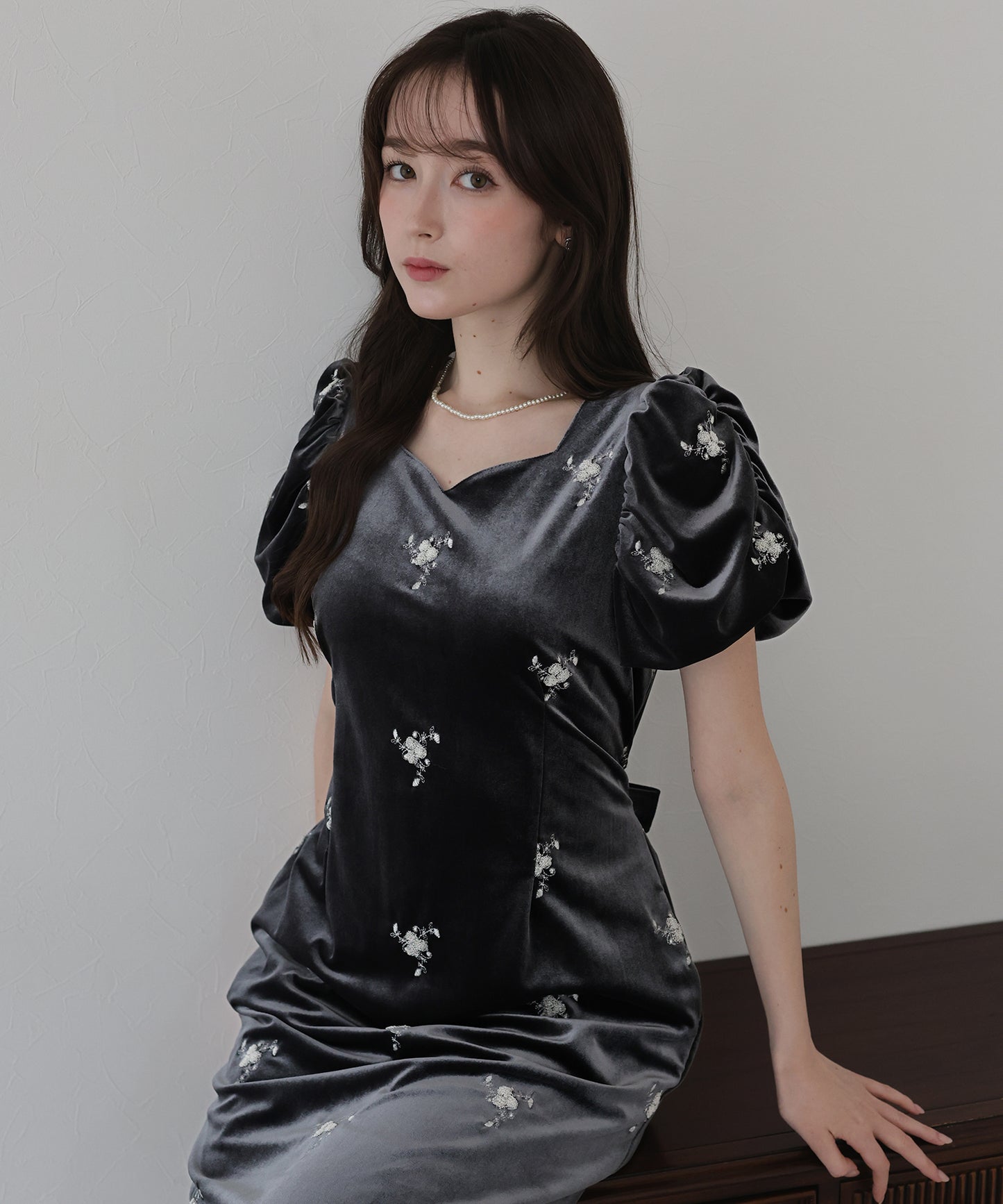 フラワー刺繍ハートネックベロアワンピース