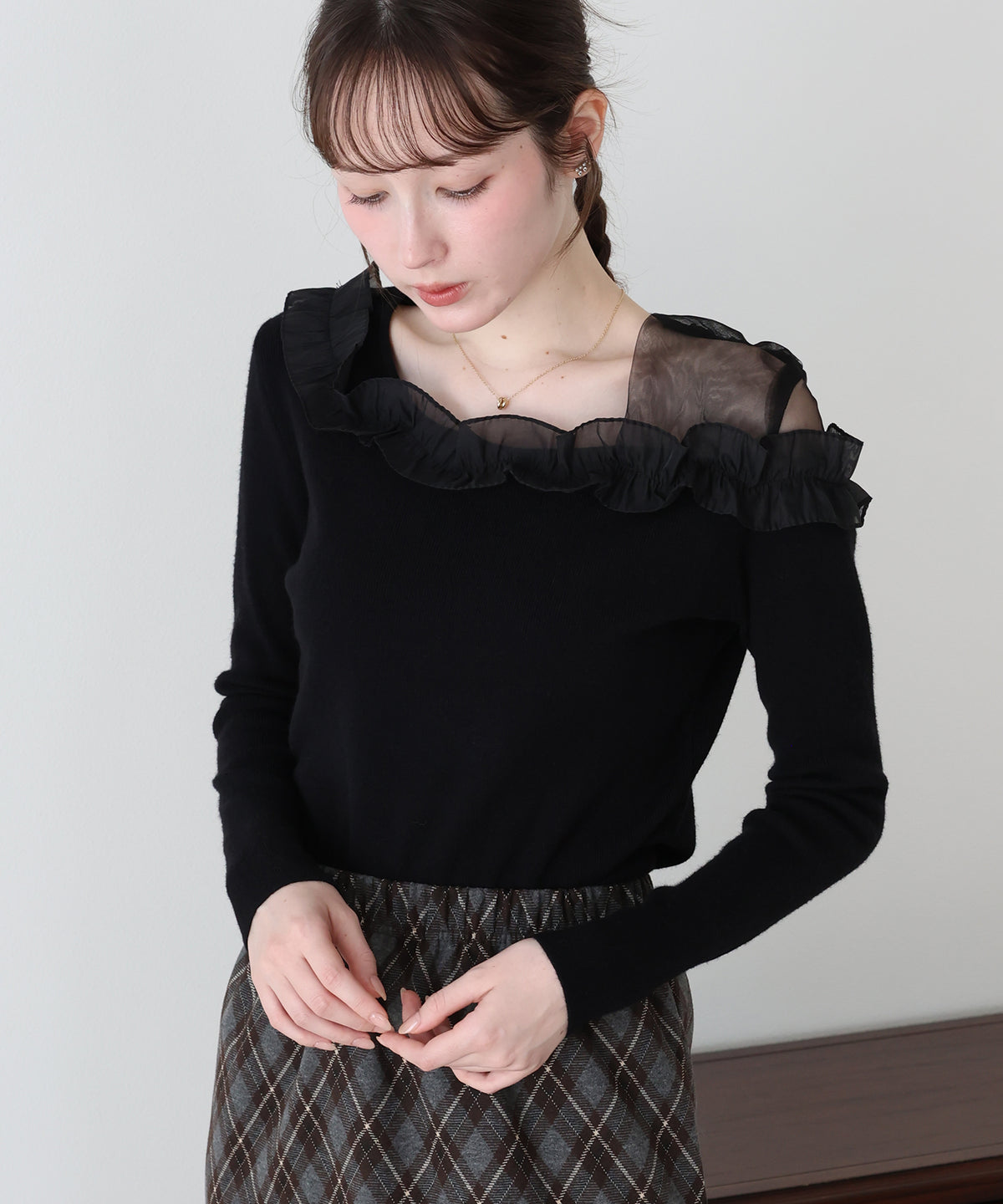 【早割5％OFF】アシンメトリーチュールフリルニット