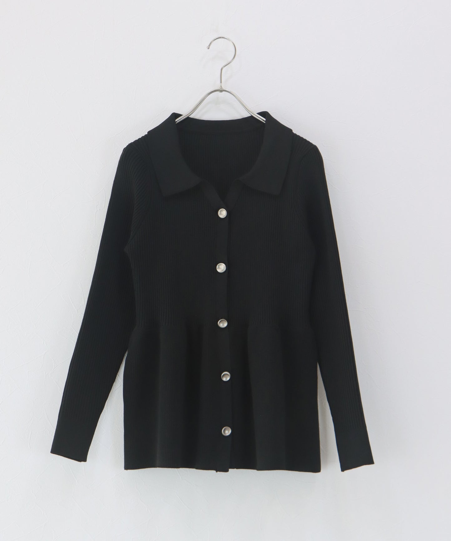 スキッパーペプラムニット