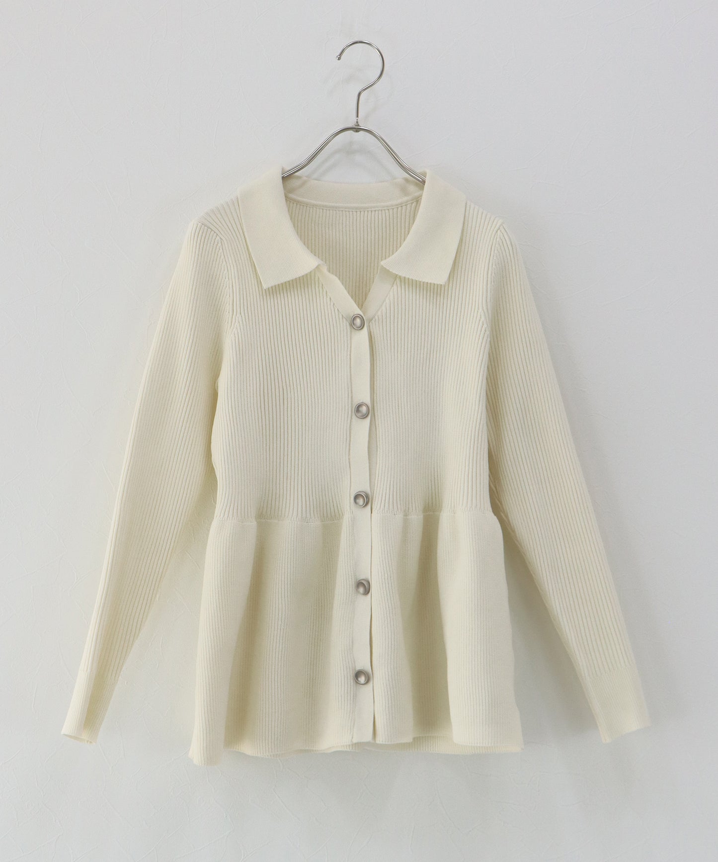 スキッパーペプラムニット