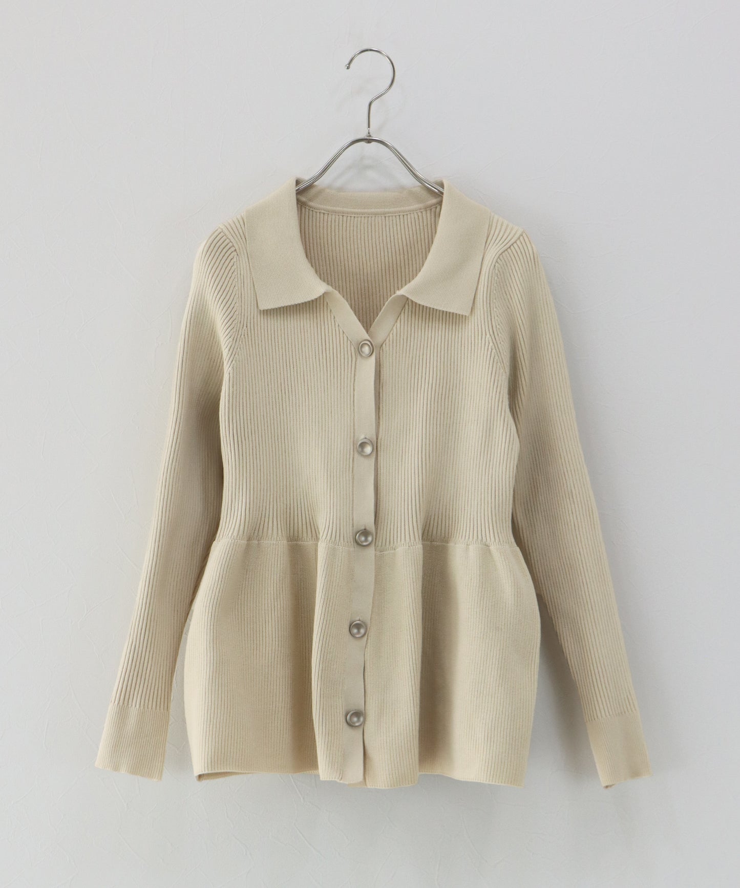 スキッパーペプラムニット