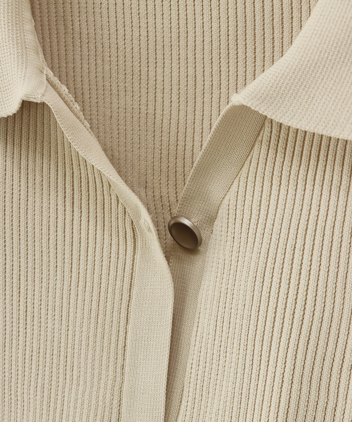 スキッパーペプラムニット