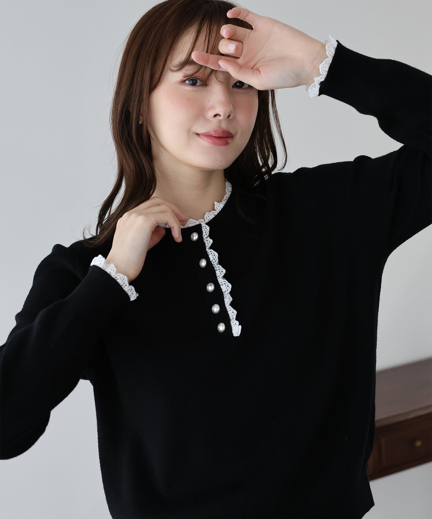 レースパールボタンニット