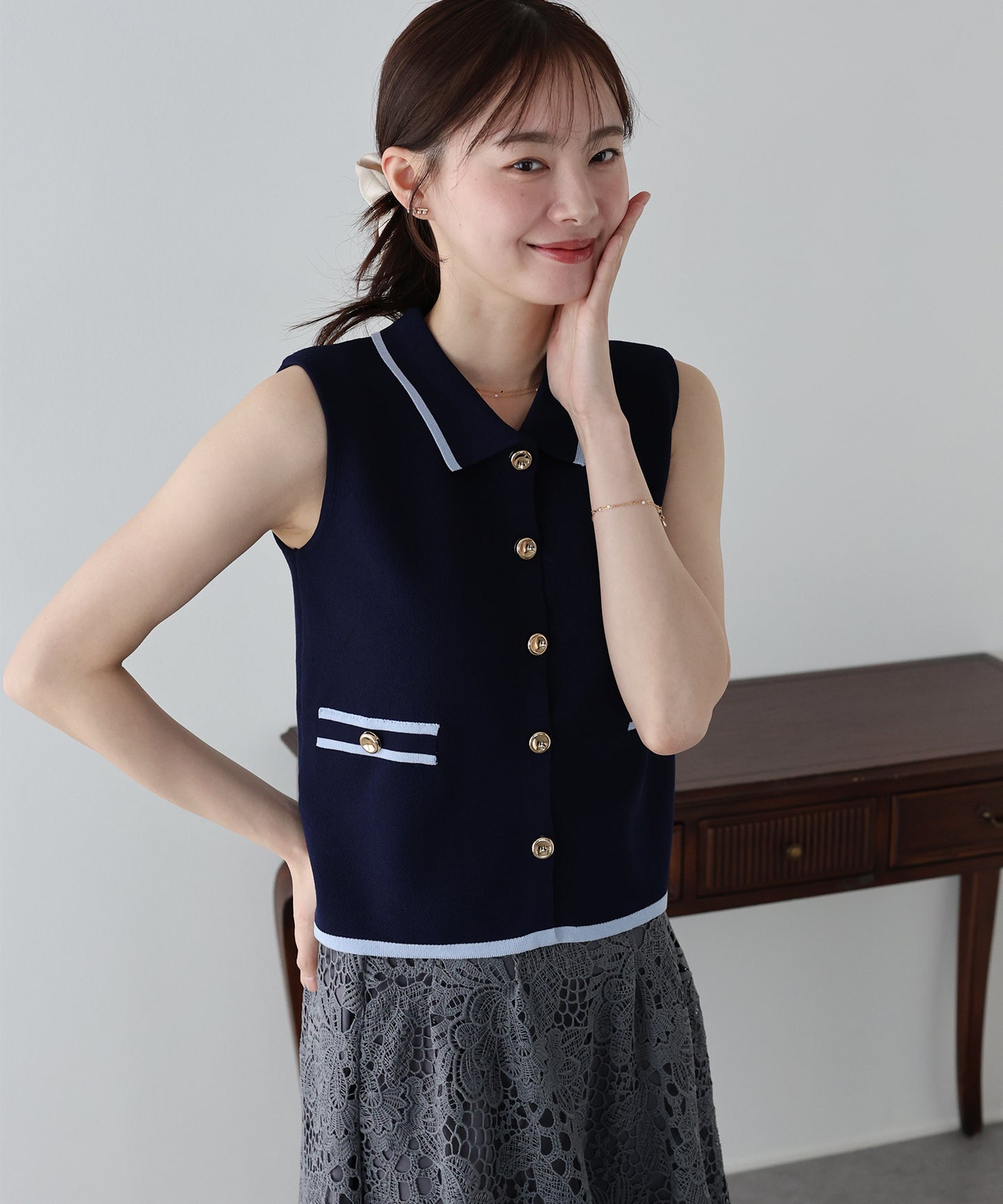 【早割5％OFF】ゴールドボタンノースリーブポロニット