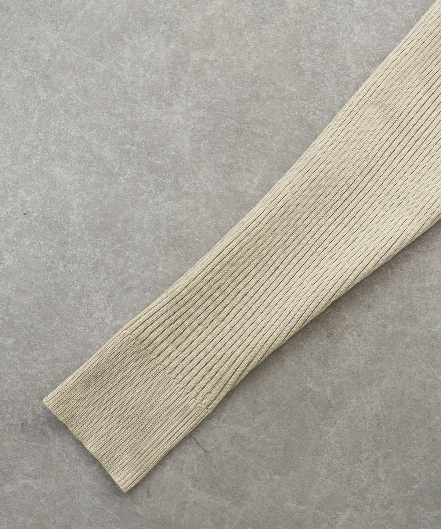 スキッパーペプラムニット