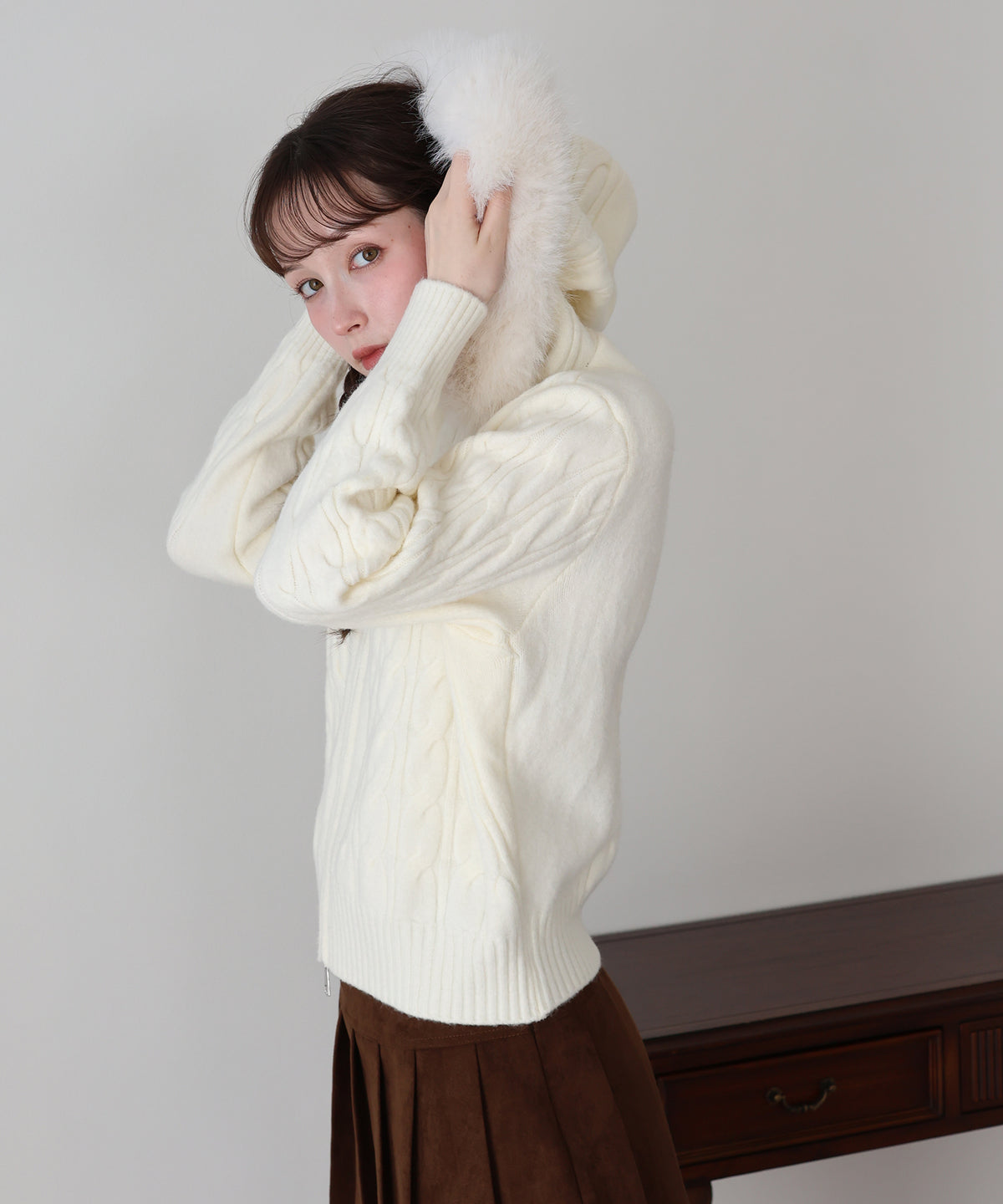 【早割5％OFF】ファーフードケーブルニットパーカー