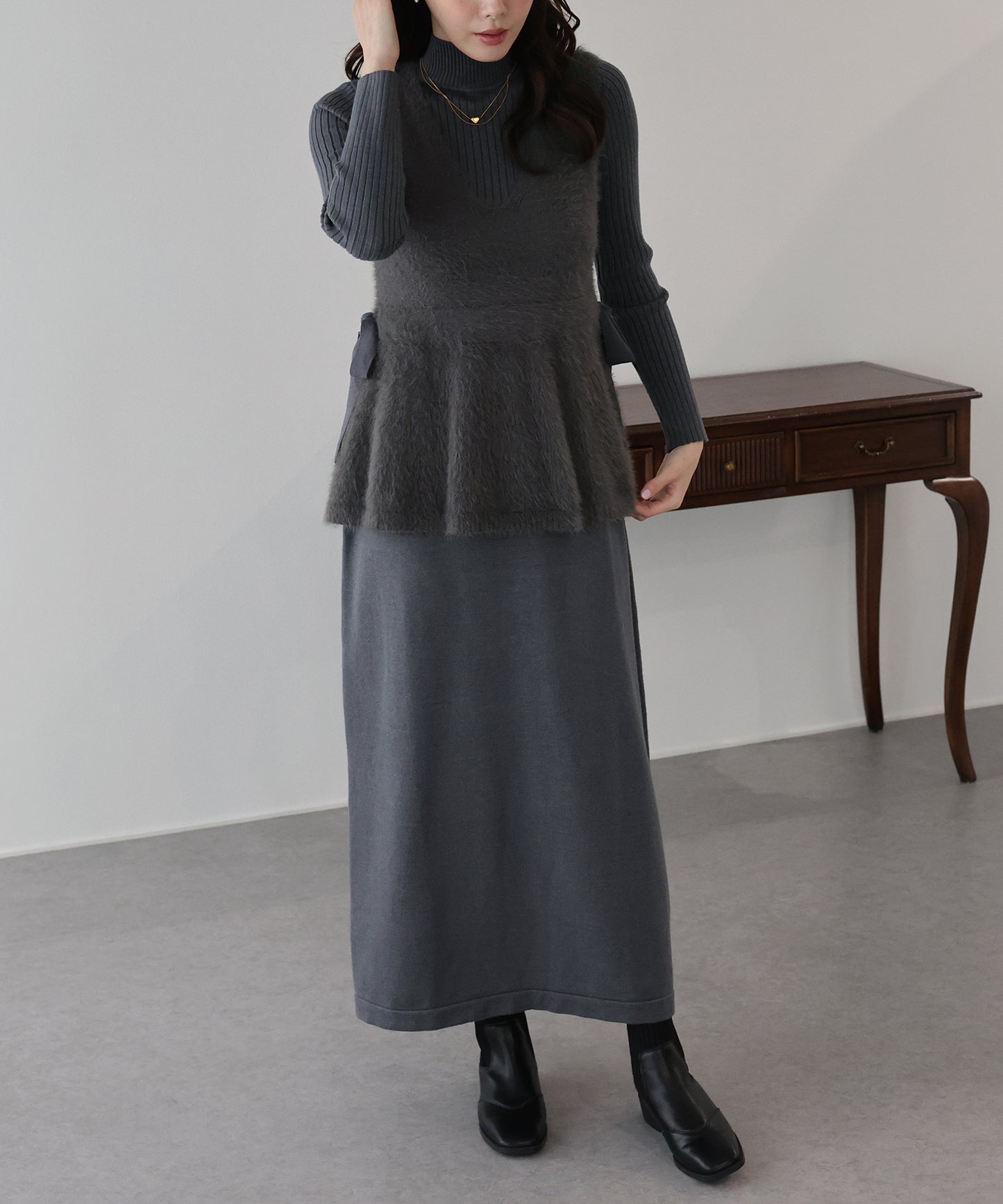 サイドリボンペプラムシャギーベスト＆ニットワンピース セット