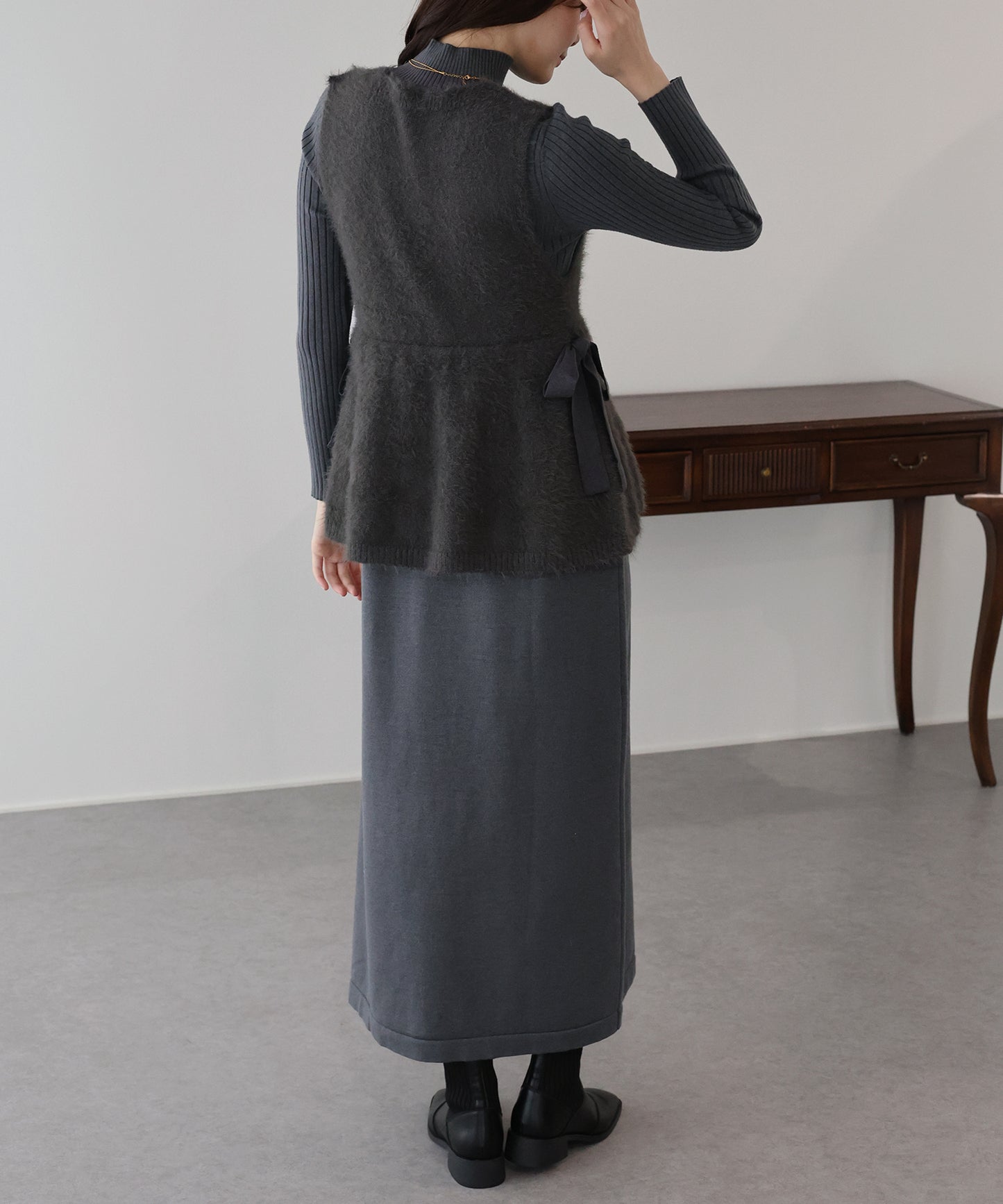 サイドリボンペプラムシャギーベスト＆ニットワンピース セット