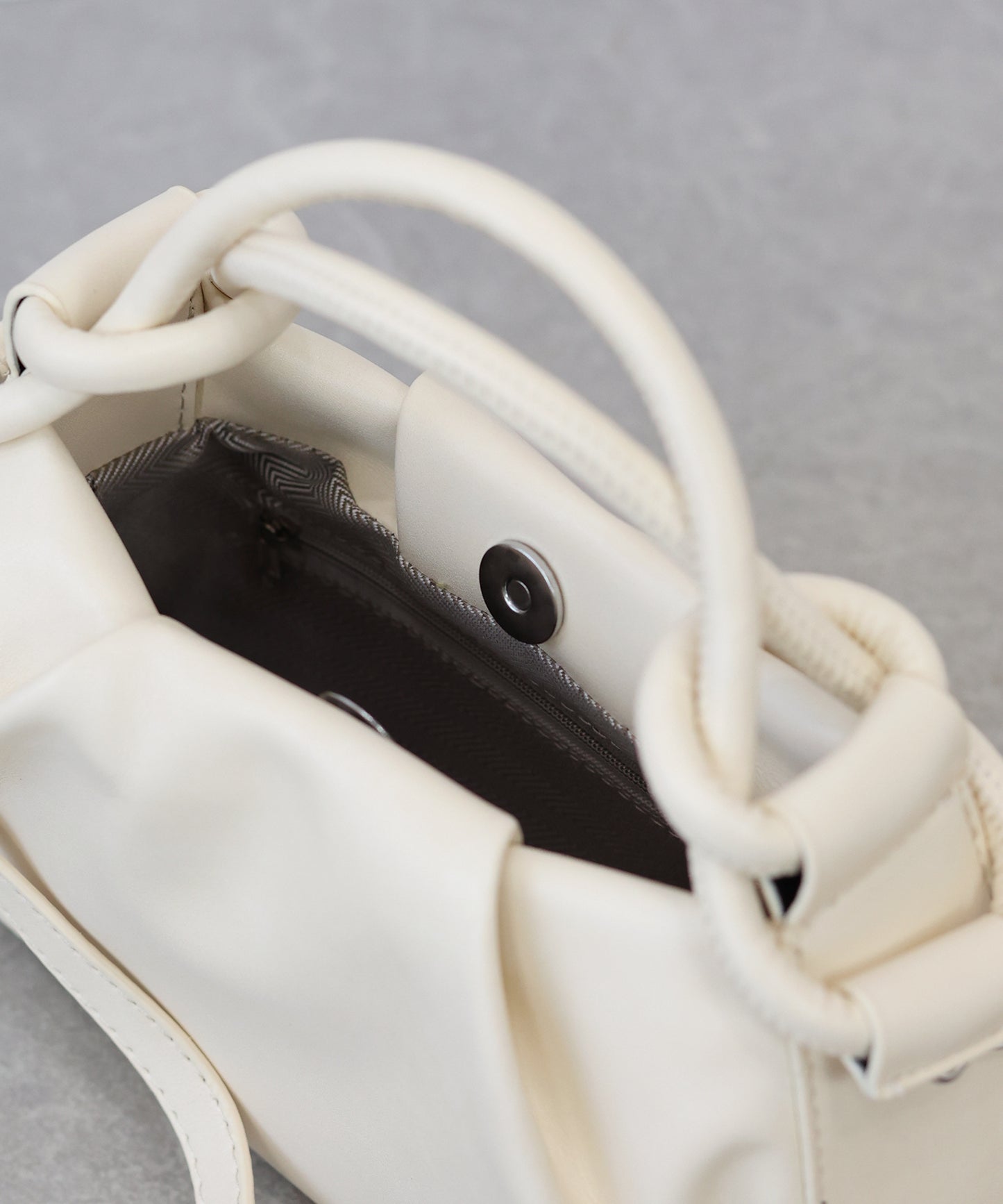 2wayラウンドコンパクトハンドバッグ