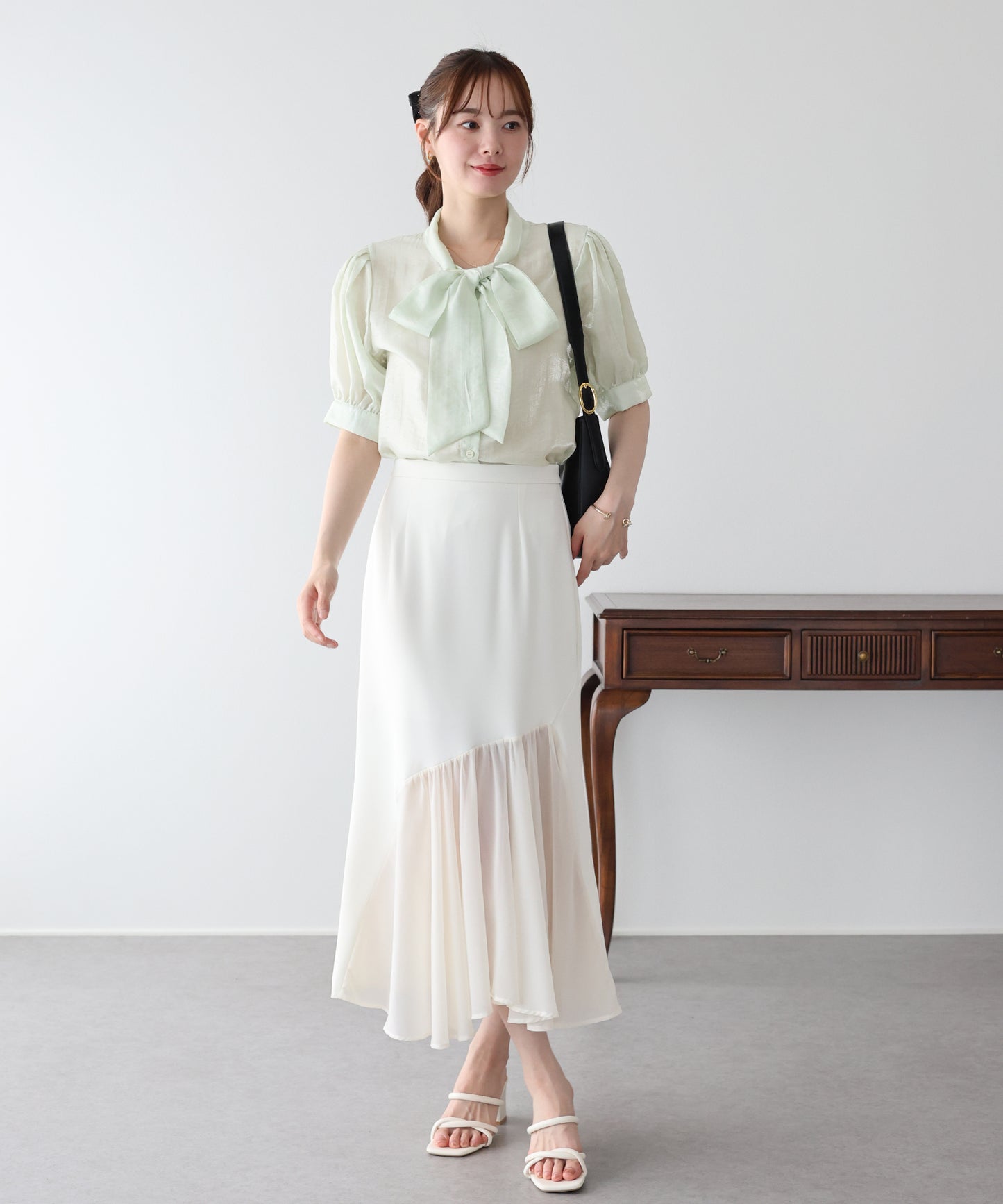 【早割5％OFF】リボンシアーサテンブラウス【メール便】