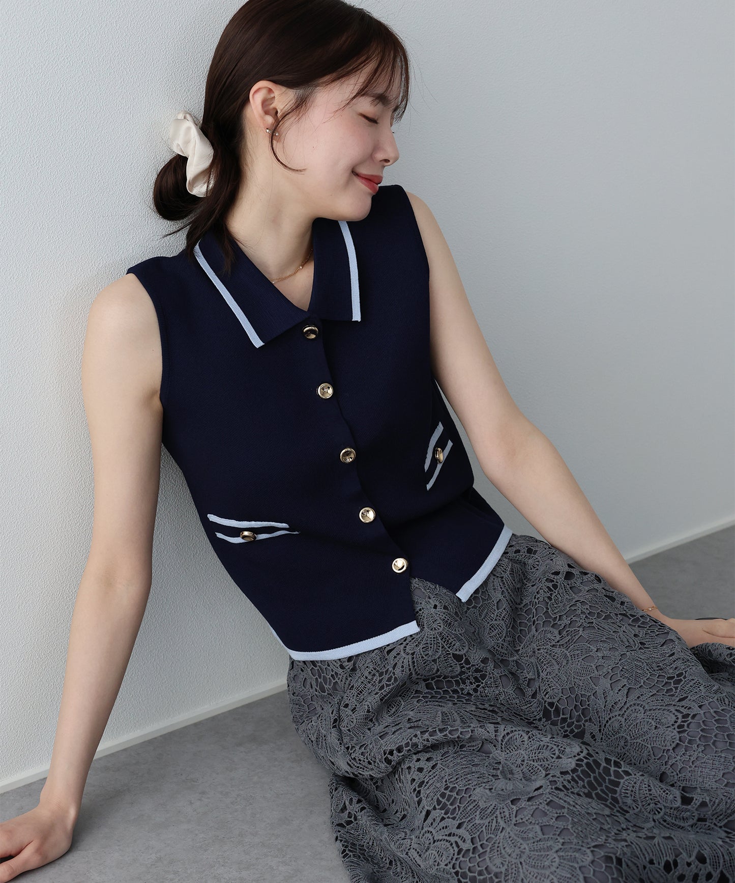 【早割5％OFF】ゴールドボタンノースリーブポロニット