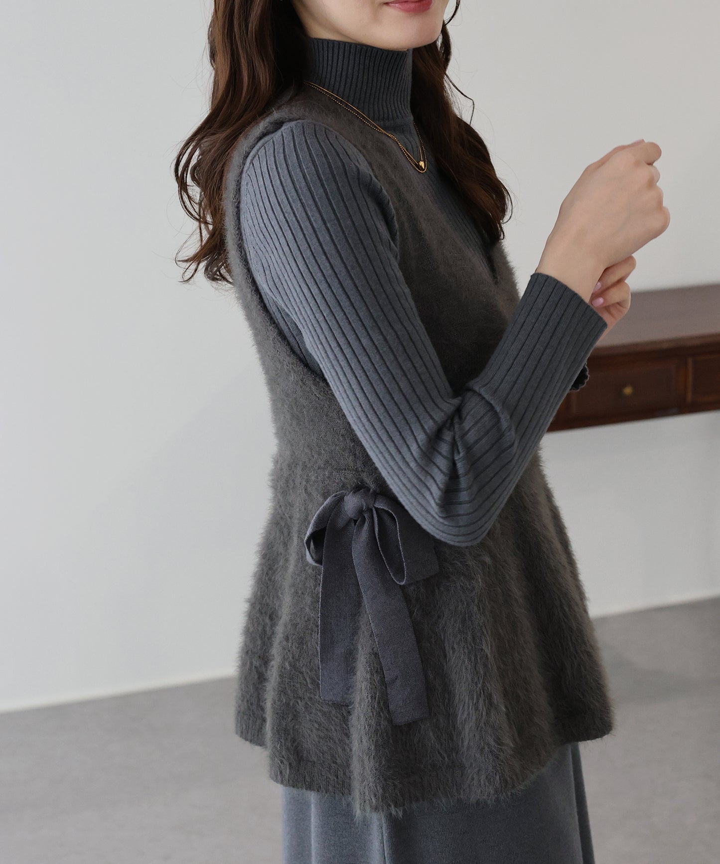 サイドリボンペプラムシャギーベスト＆ニットワンピース セット