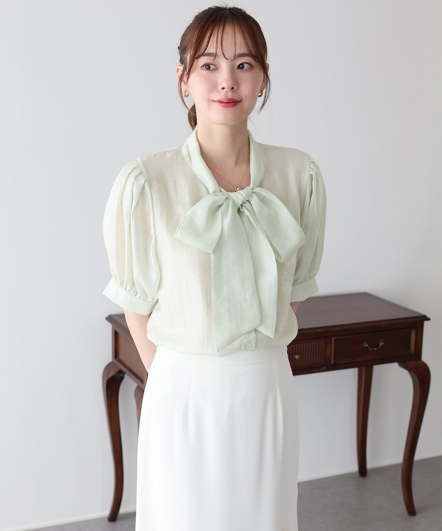 【早割5％OFF】リボンシアーサテンブラウス【メール便】