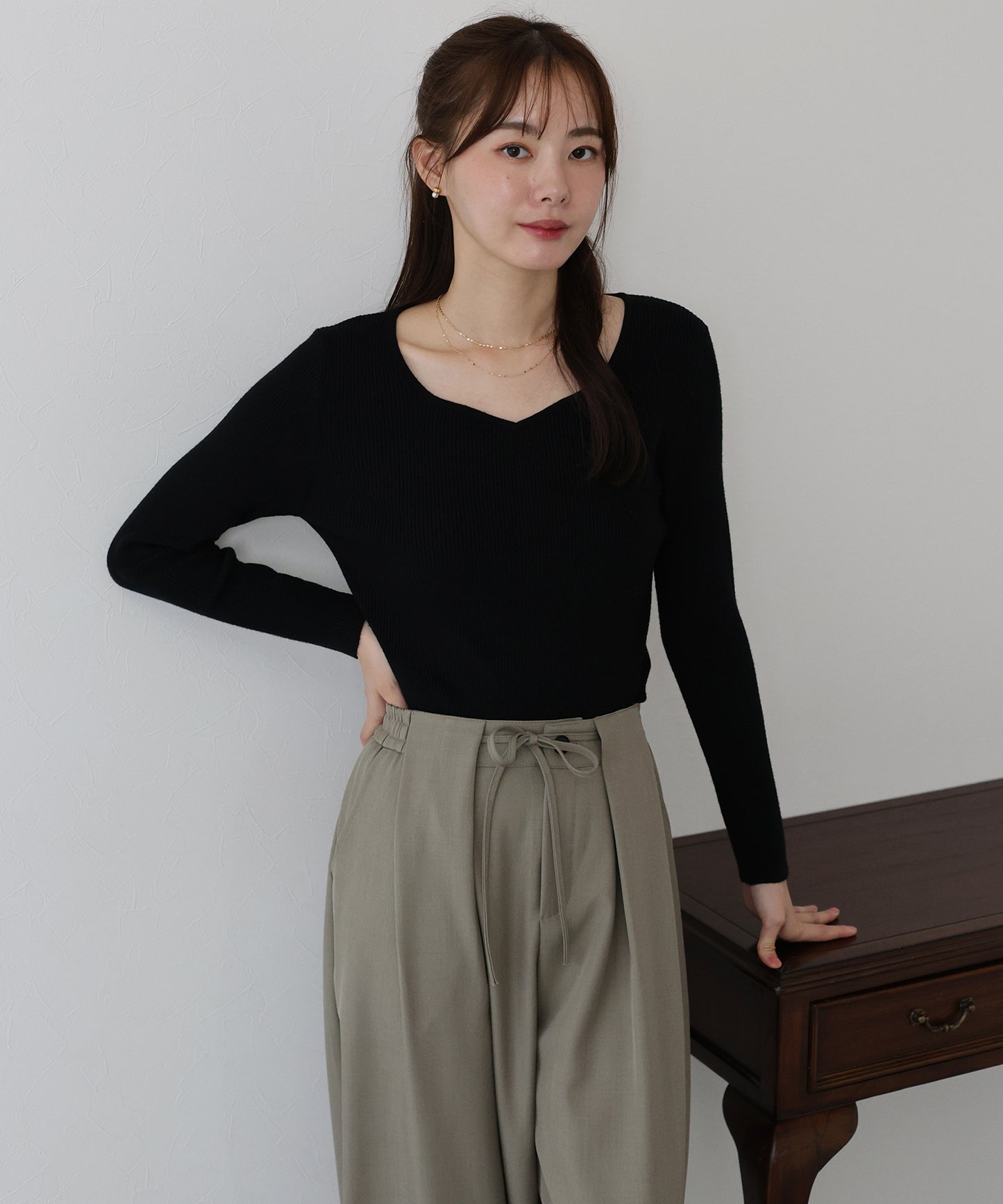 ハートネックリブニット