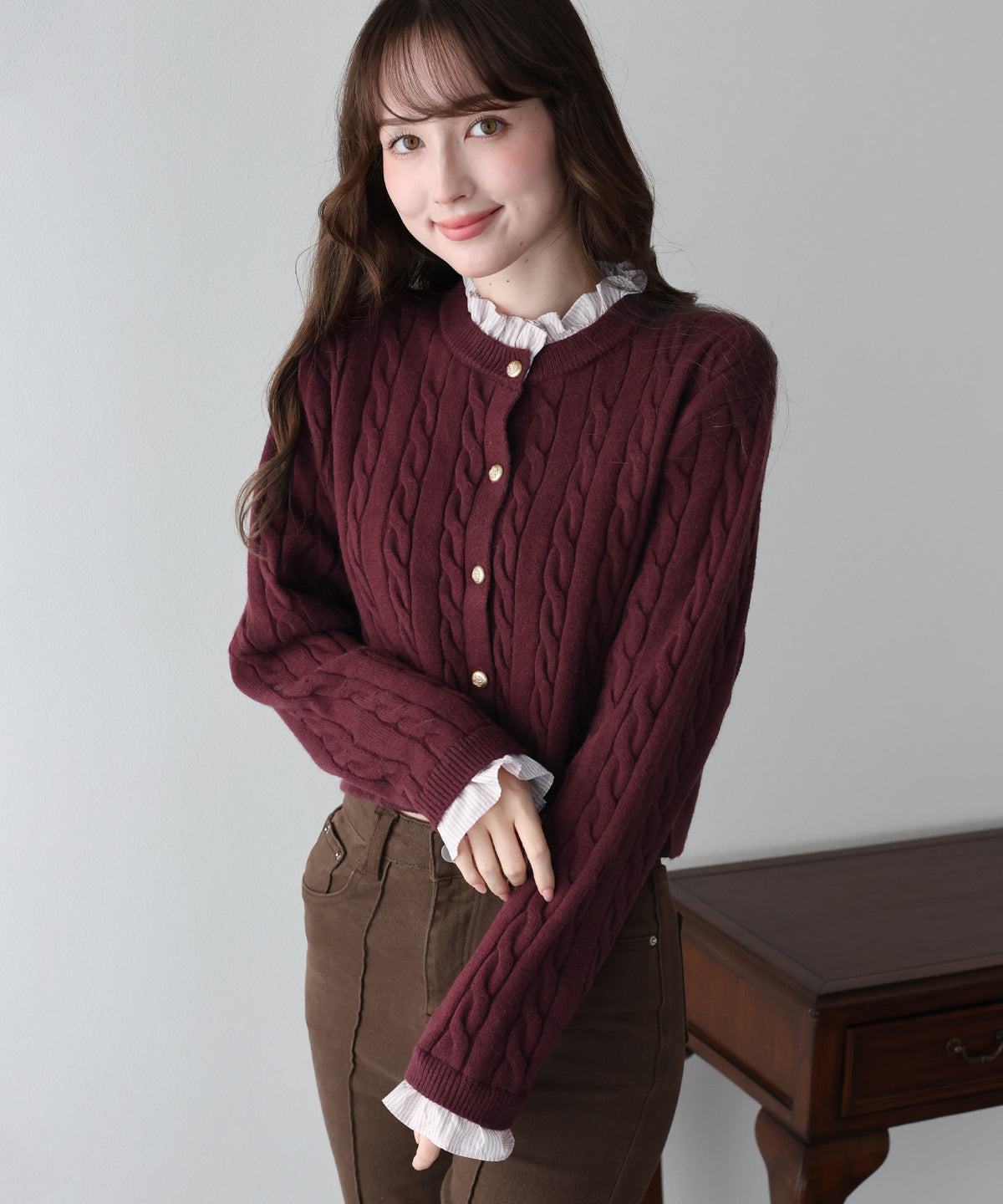 【早割5％OFF】フリルシャツケーブルニットカーディガン