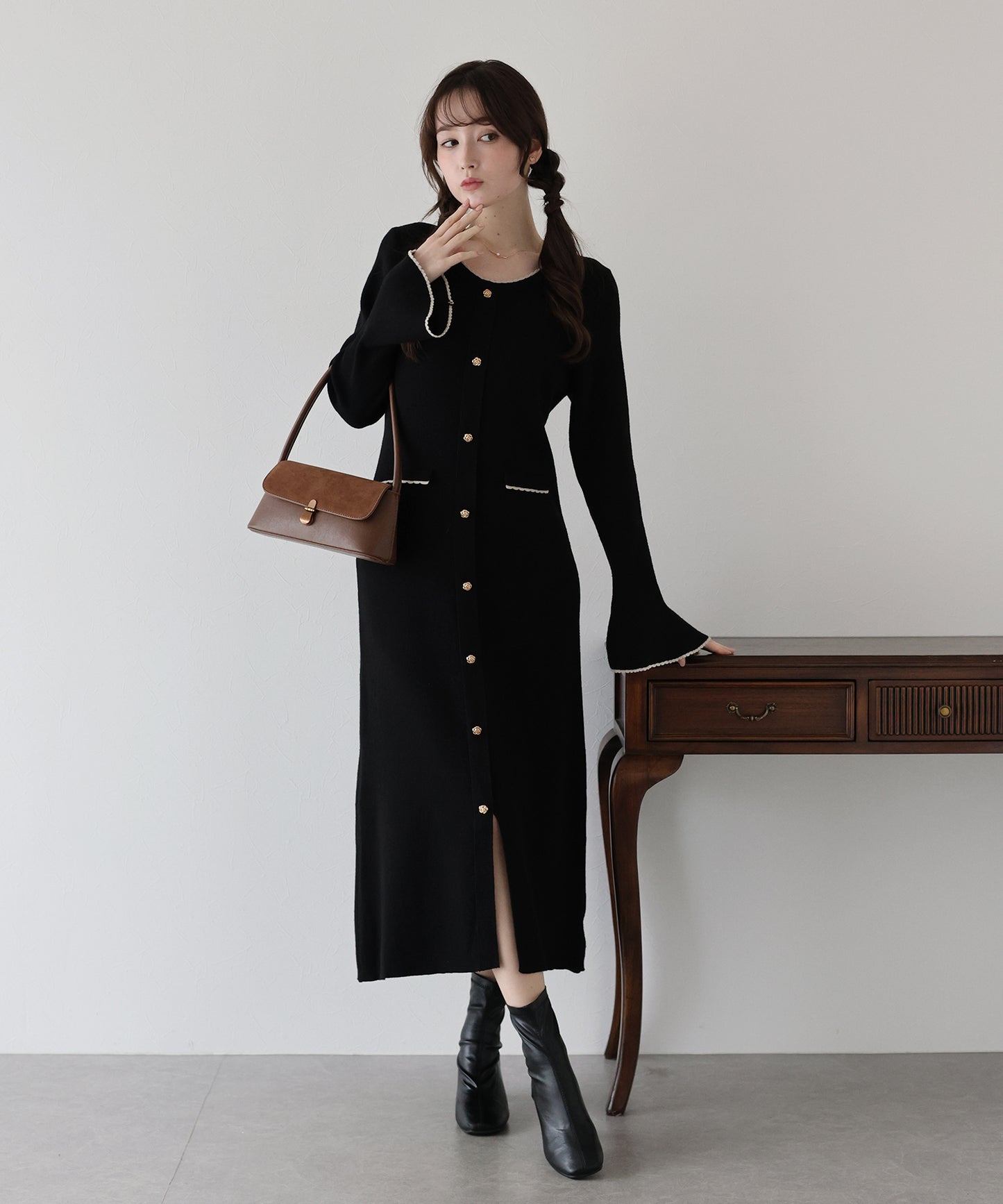 金ボタンニットワンピース