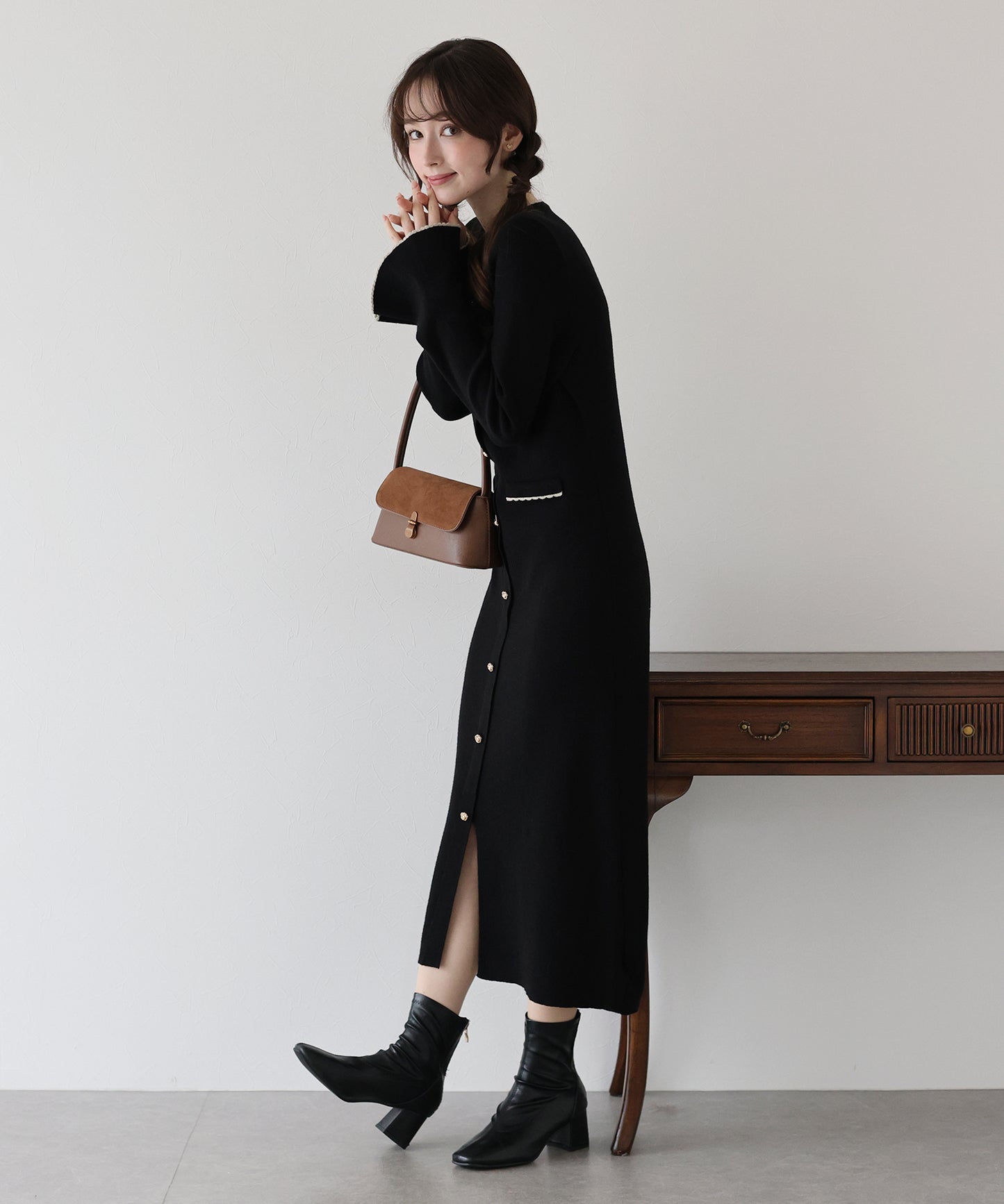 金ボタンニットワンピース