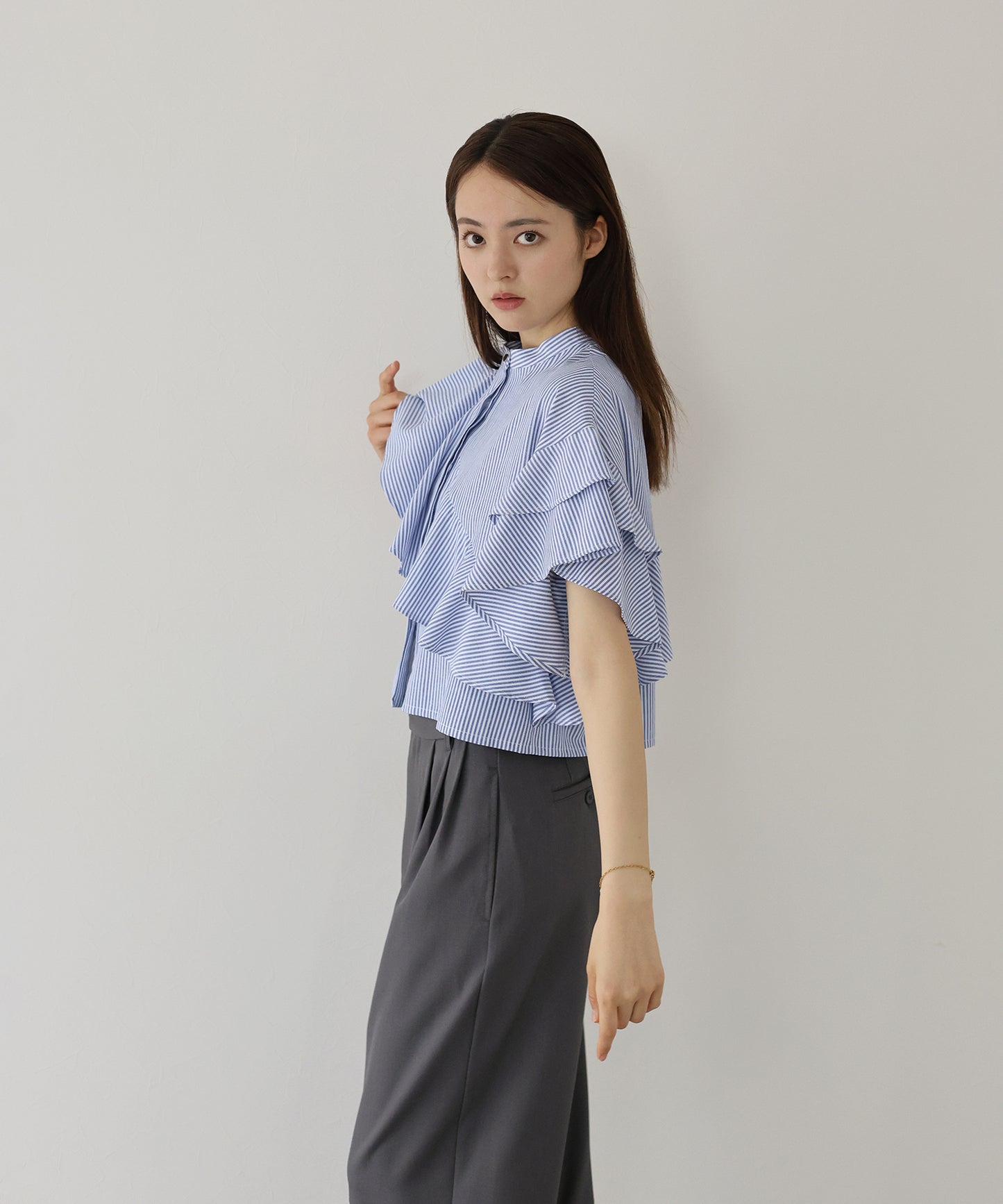 【新商品限定5％OFF（木）】[J by blue] 半袖フリルシャツ