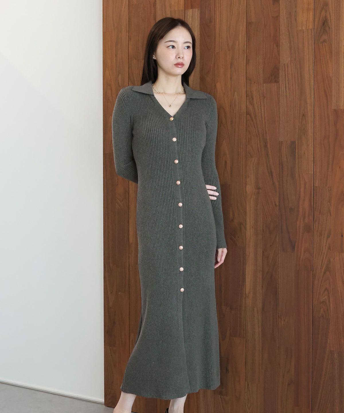【早割5％OFF】金釦スキッパーリブニットワンピース
