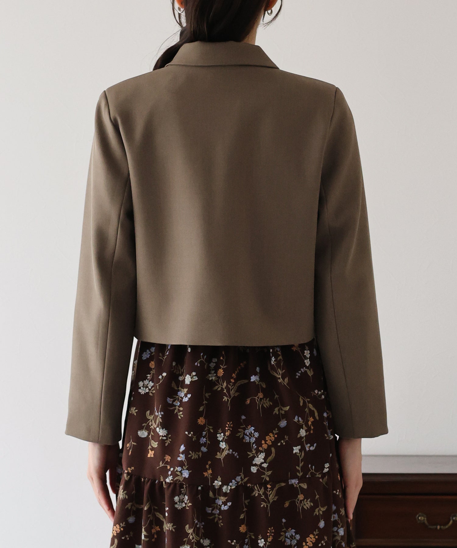 金ボタンショートテーラードジャケット – BLUE ONLINE